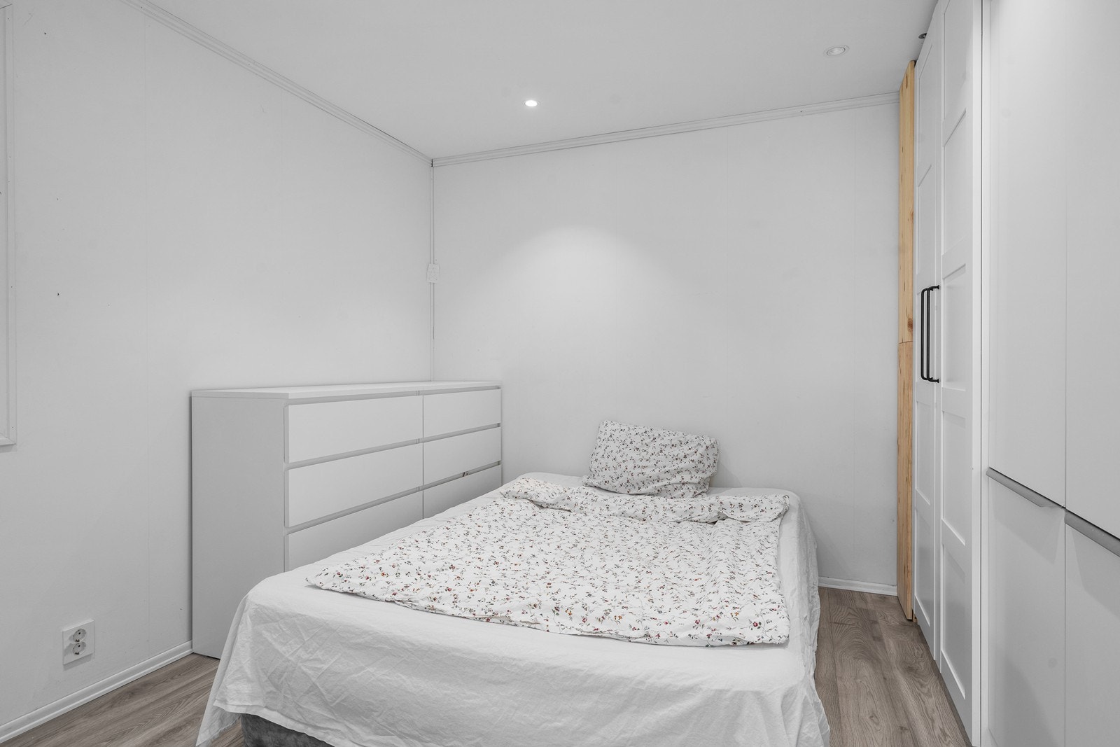 Soverom i hybel. Galleribilde