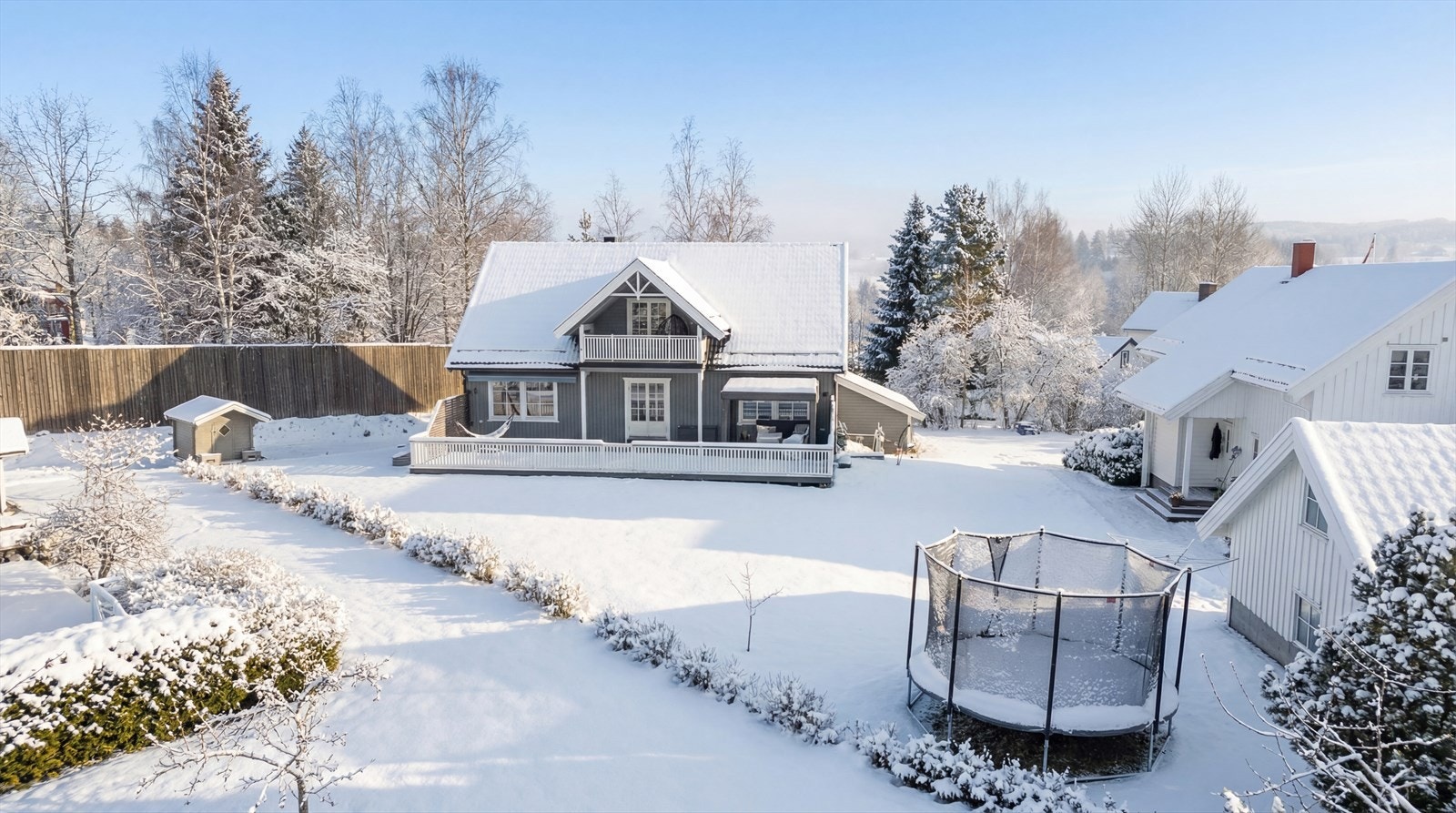 Fin og solrik hage Galleribilde