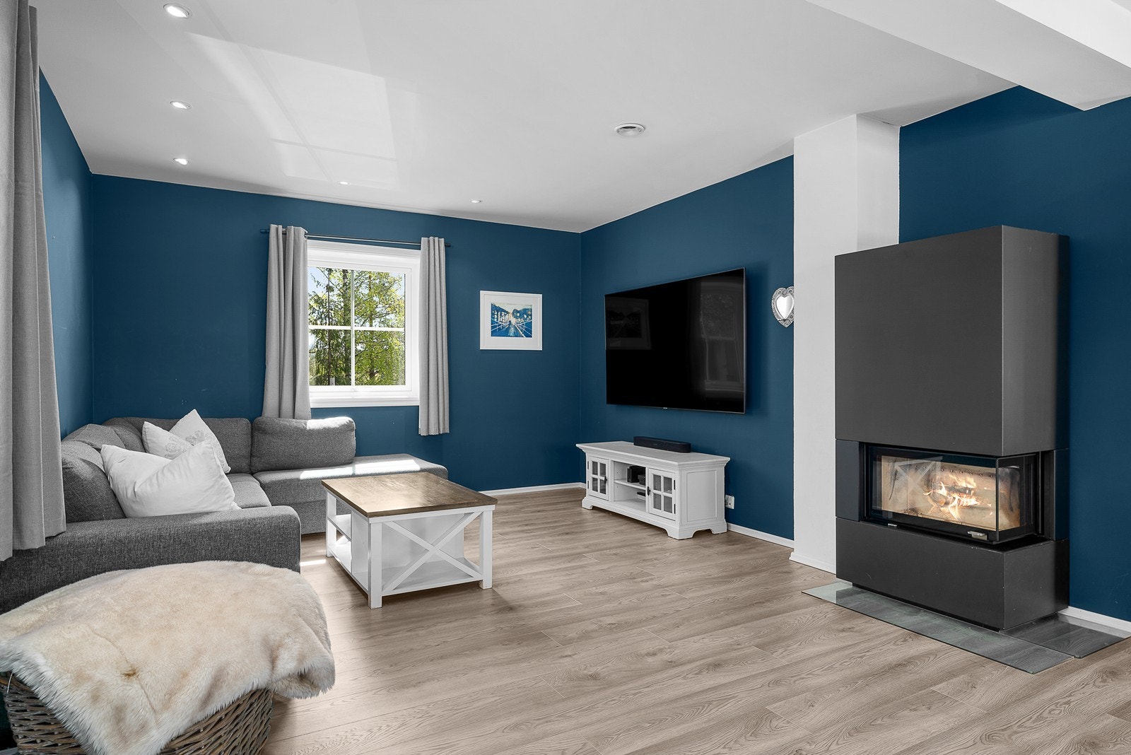 Egen avdeling for tv og mediemøblement. Galleribilde