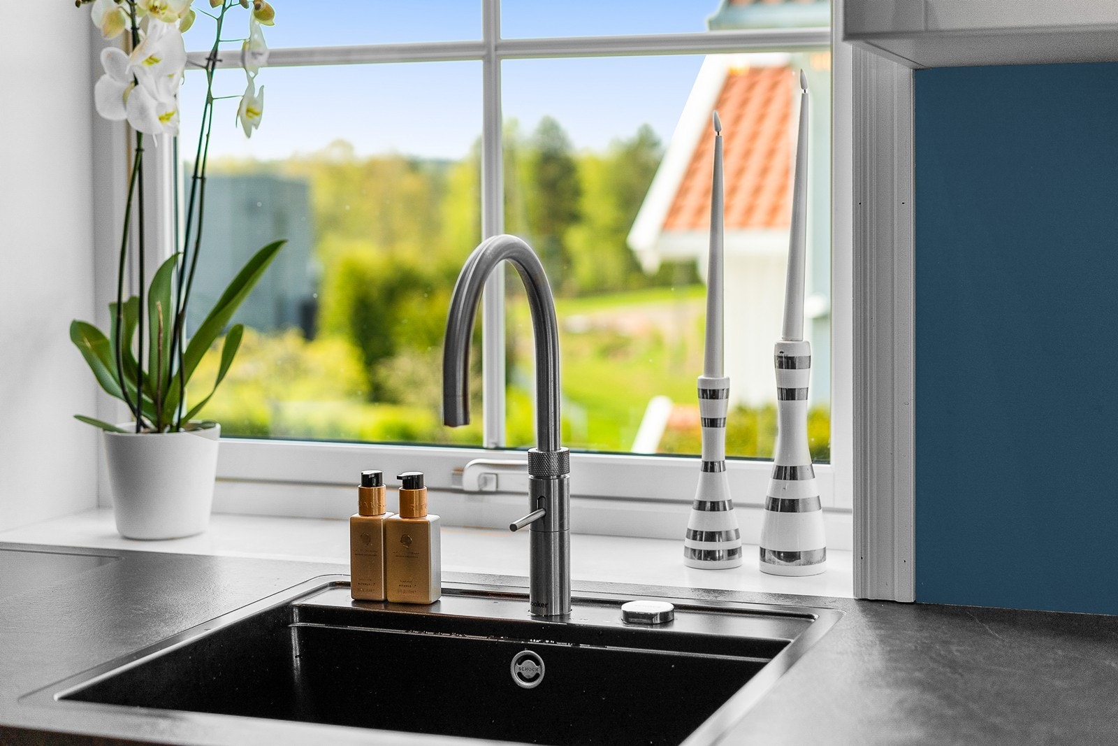 Praktisk Quooker kjøkkenkran hvor man får kokende vann på sekunder! Galleribilde