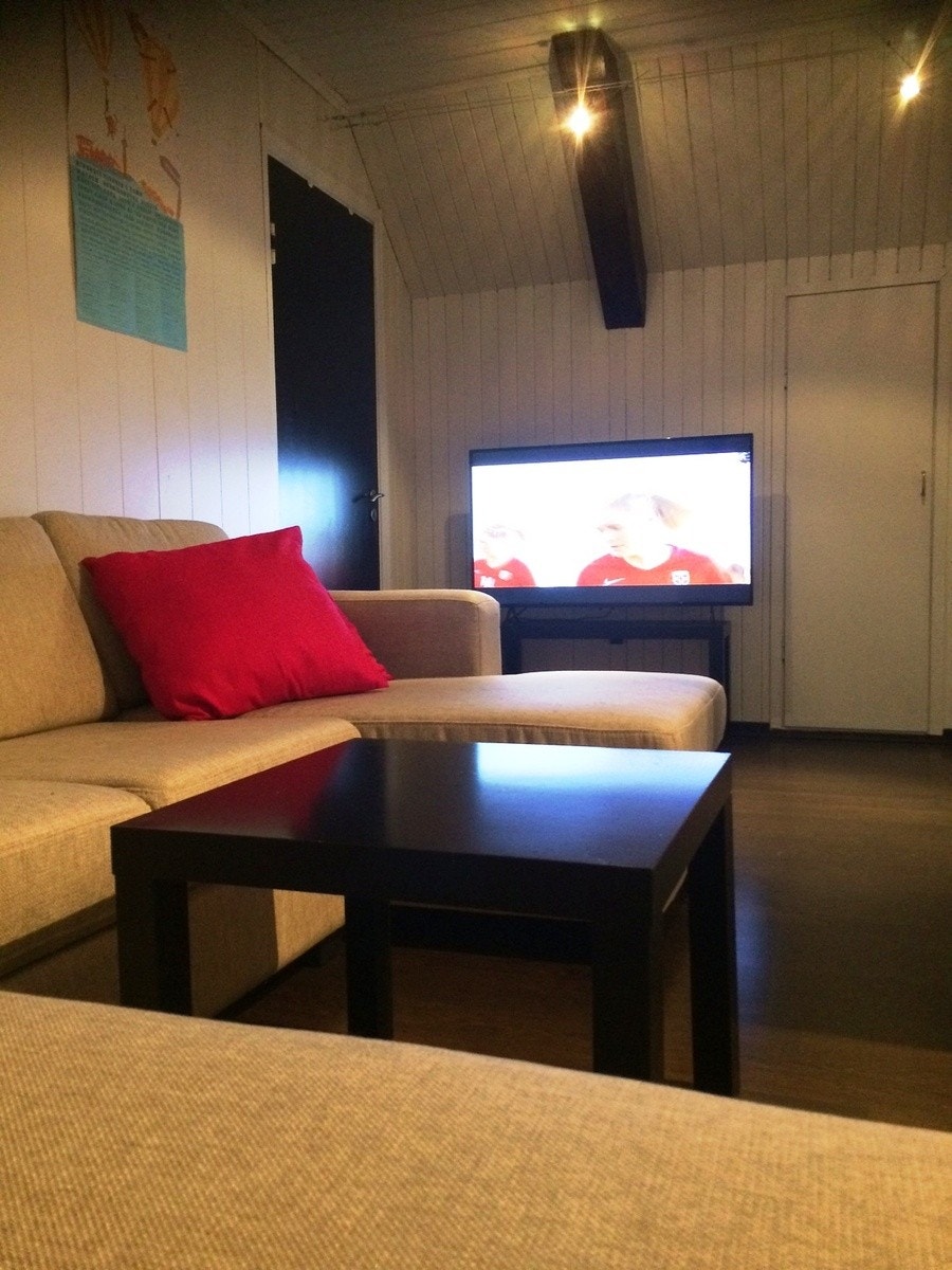 Sofakrok med TV Galleribilde