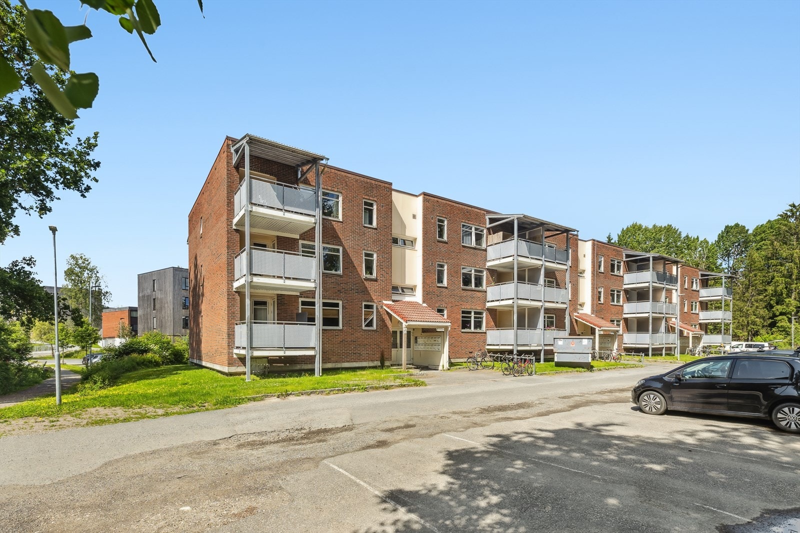 Her bor du med kort gangavstand til både sentrum, dagligvarebutikker, NMBU og offentlig kommunikasjon. Galleribilde