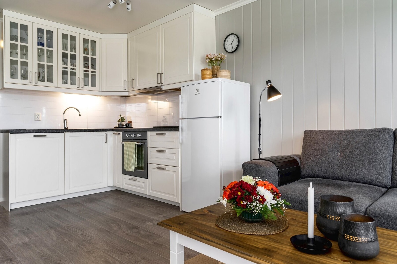 Koselig åpen- stue kjøkkenløsning. Galleribilde