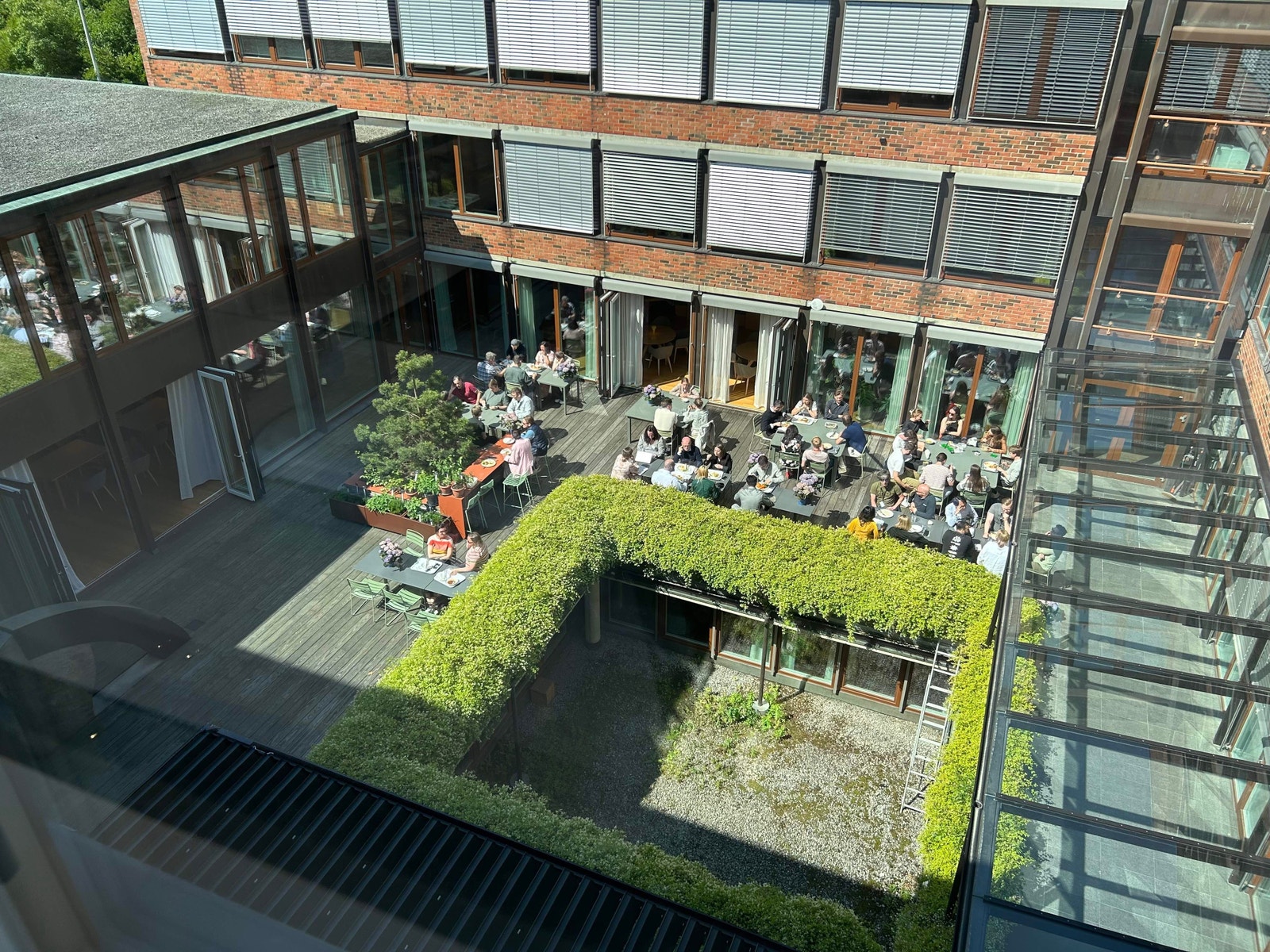 Lunsj ute i sommerhalvåret. Galleribilde