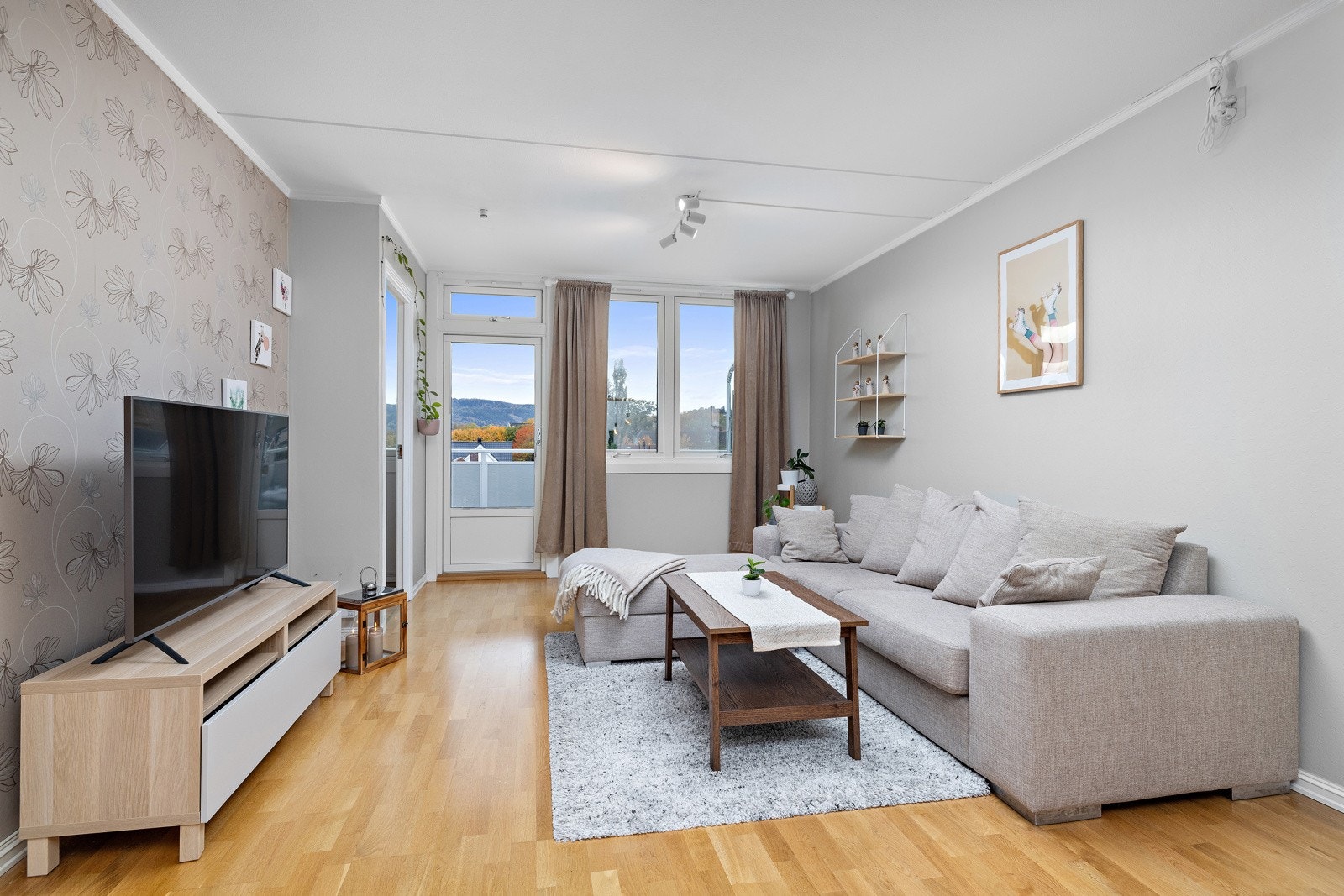 Leiligheten ligger i 4. etasje med flott utsikt fra stuen. Galleribilde