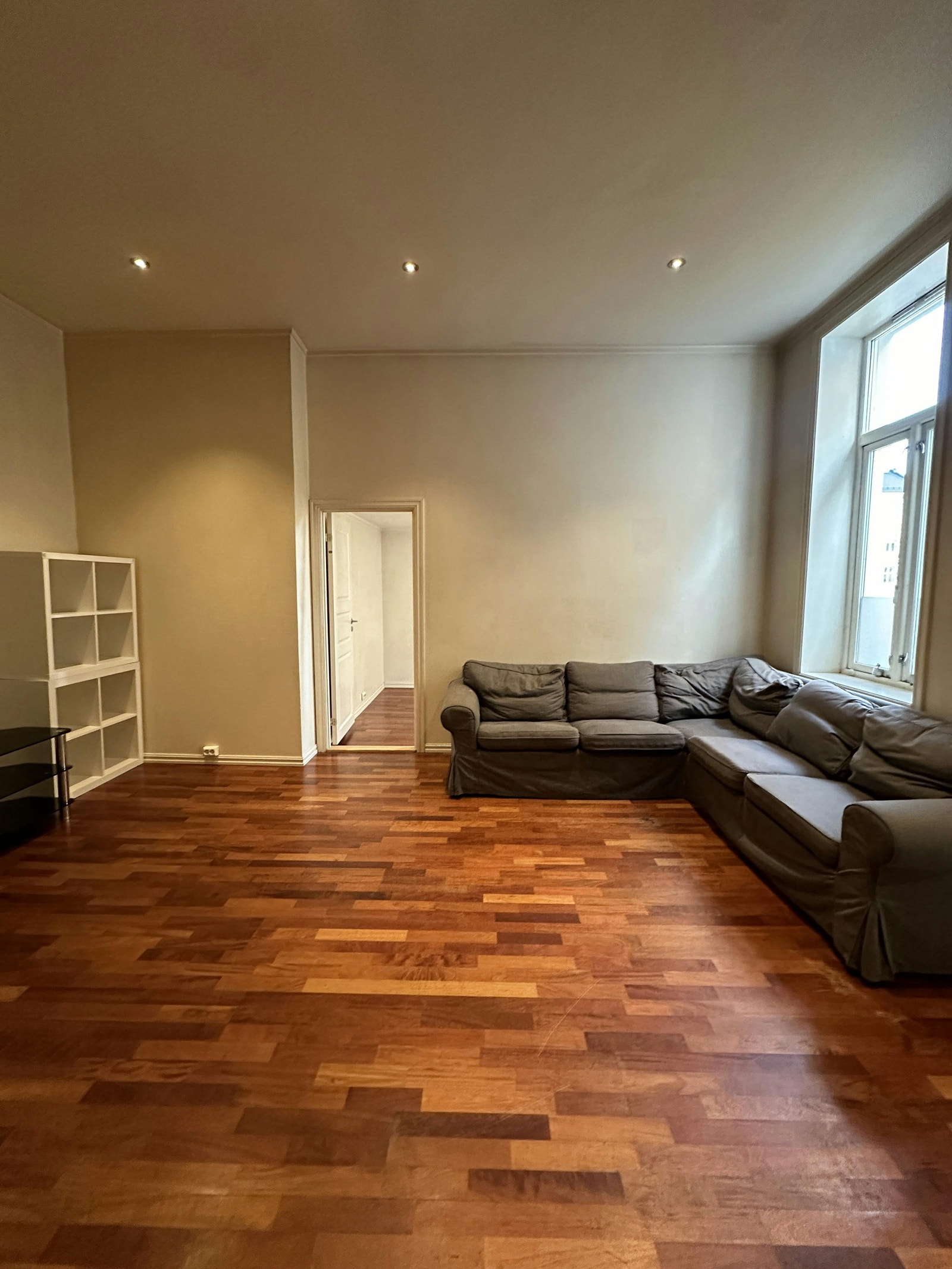 Stue med åpent kjøkken Galleribilde