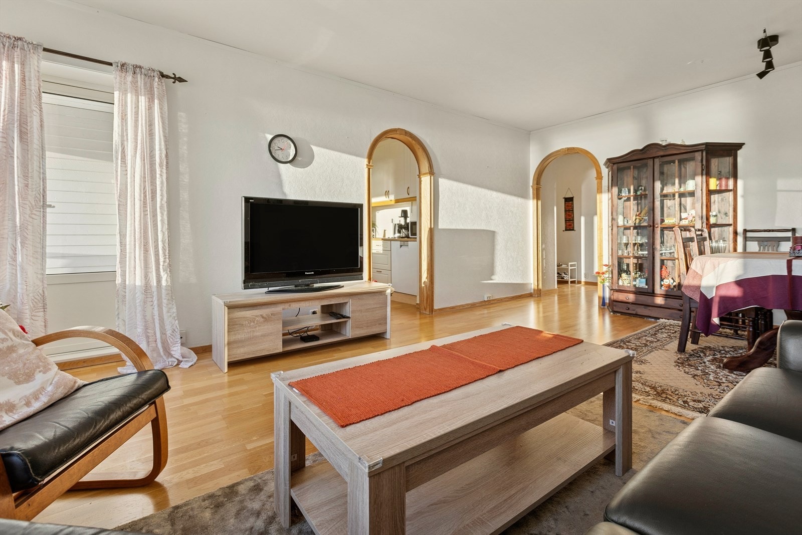 Boligen ligger ved en gågate og oppleves derfor som tilbaketrukket. Galleribilde