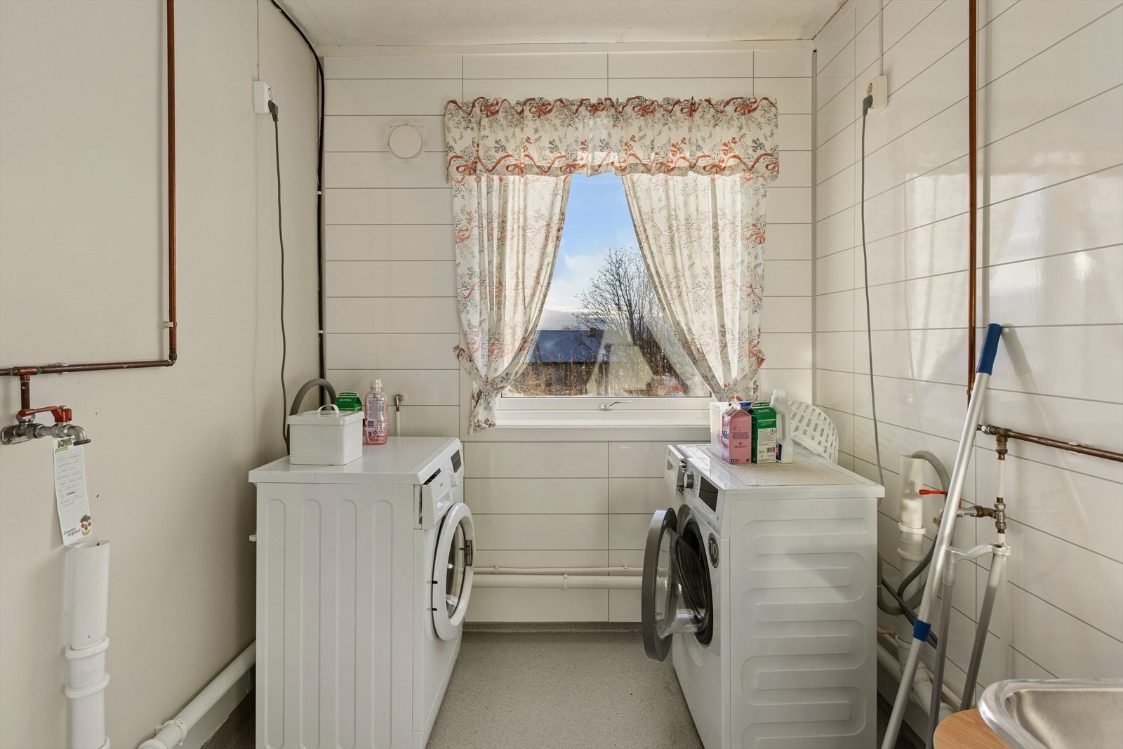 Bygget har et felles vaskerom i 1. etasje. Galleribilde