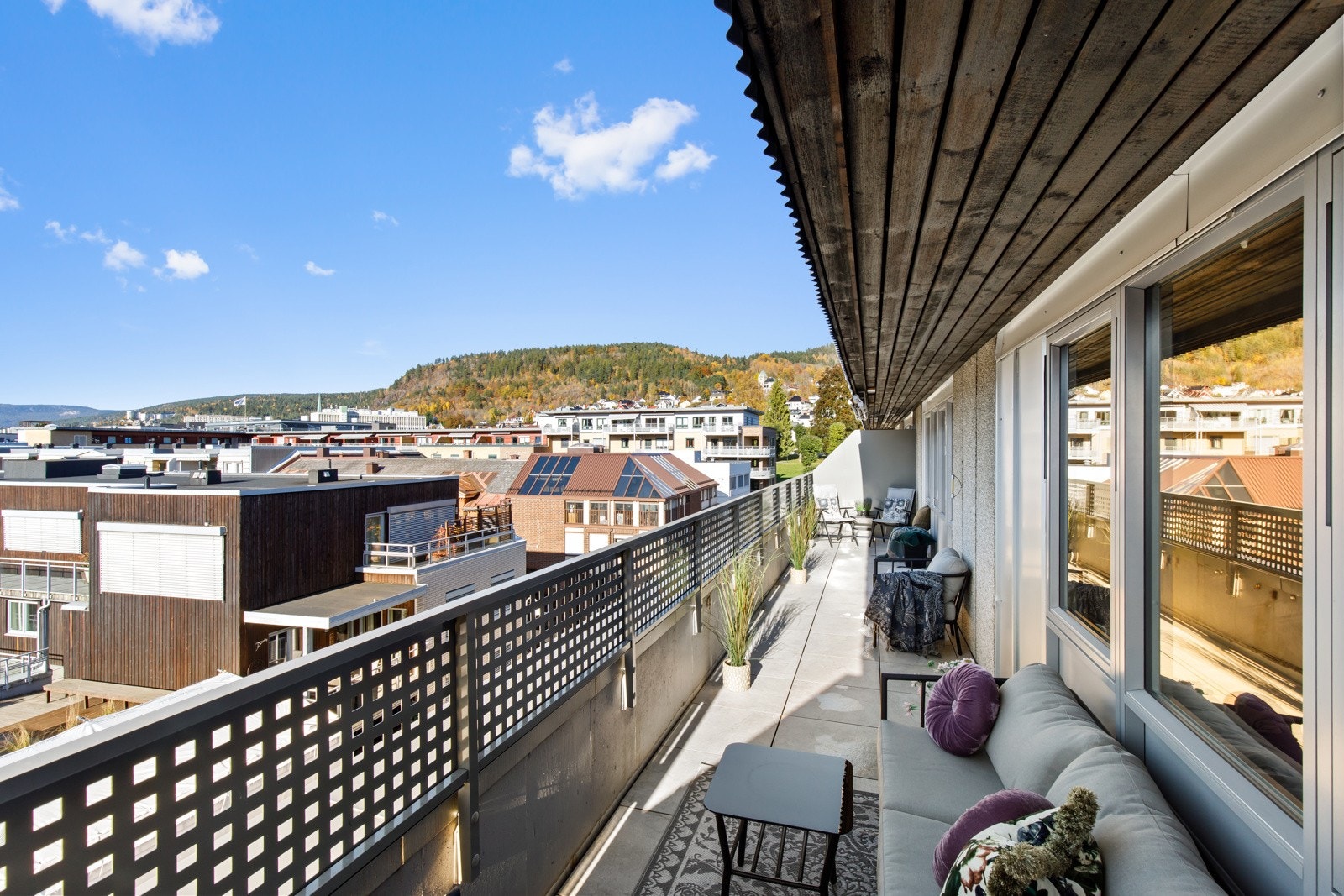 Terrassen vender mot vest og har kveldssol Galleribilde