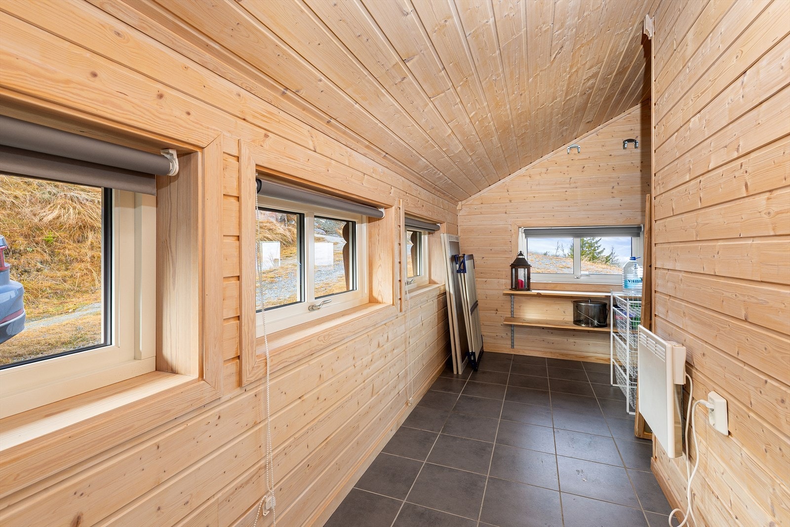 Rett ved inngangen ligger det en bod som gir ekstra lagringsplass. Galleribilde