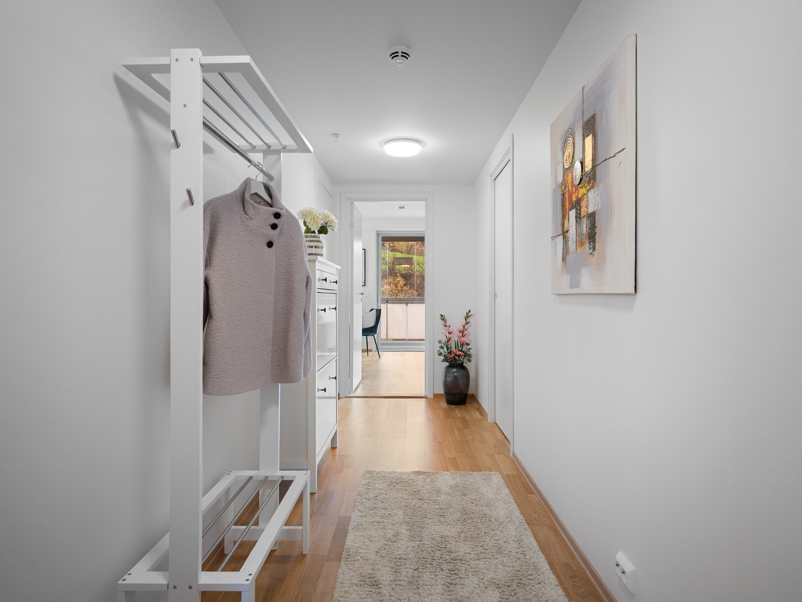 Lys og innbydende gang. Galleribilde