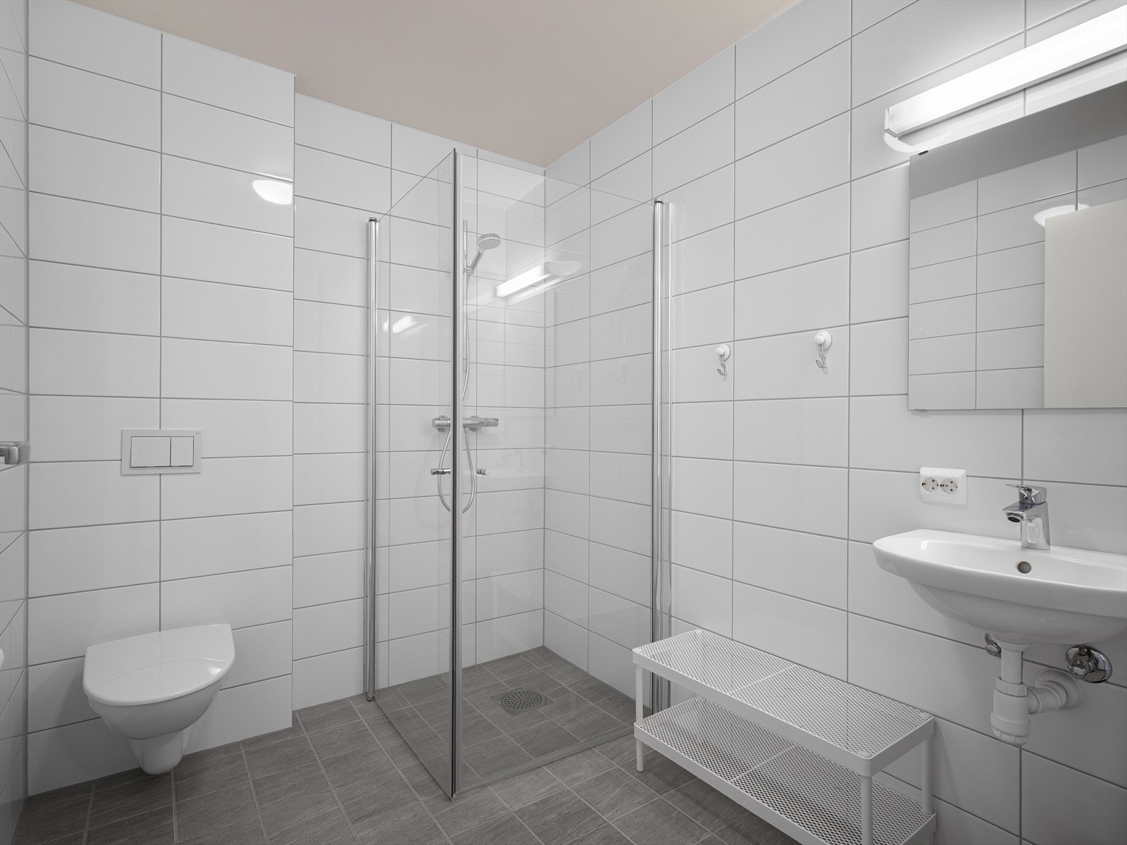 Bad i hybel. Galleribilde