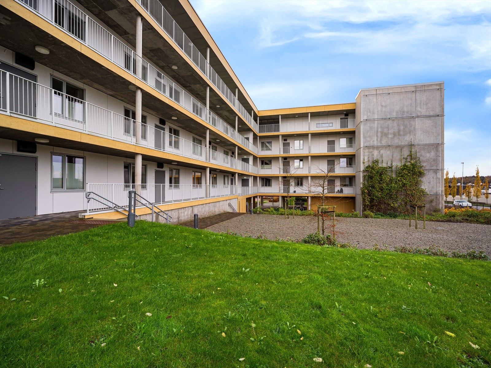 Moderne leilighetsbygg med flotte fellesarealer og heis. Galleribilde