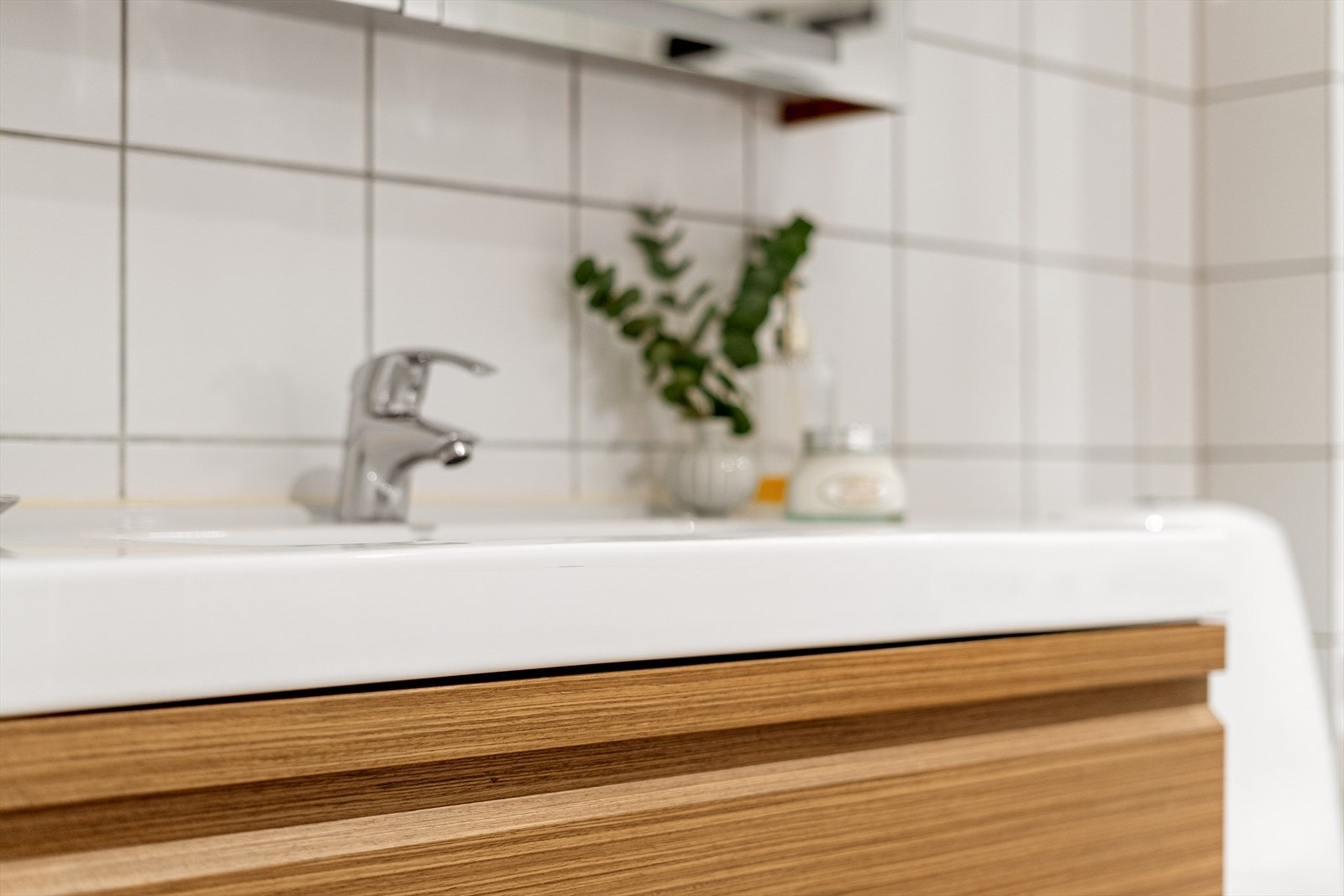 God oppbevaringsplass i baderomsinnredningen. Galleribilde