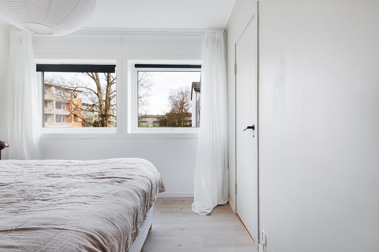 Fra soverommet har du tilgang til et walk-in closet. Galleribilde