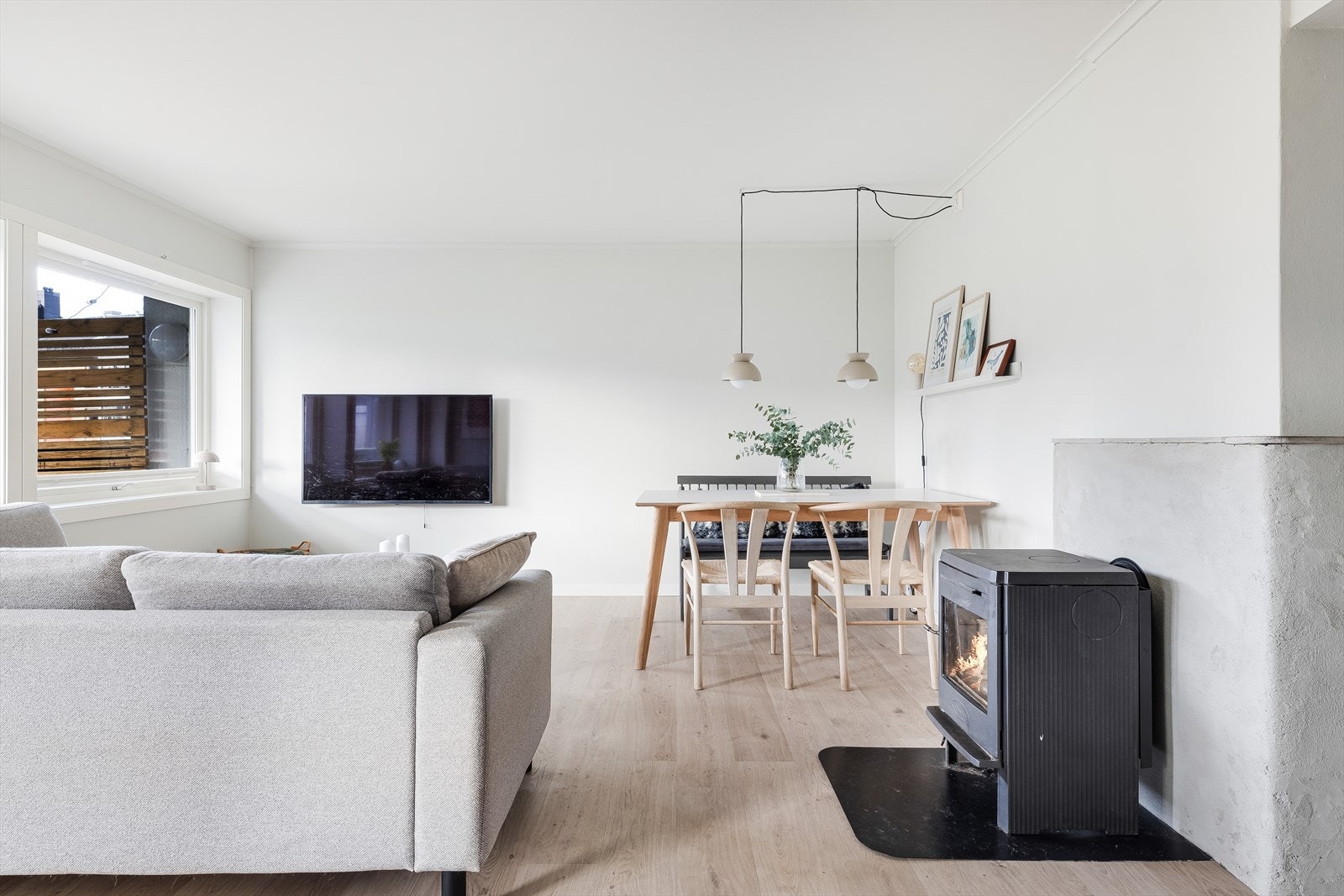 Innflyttingsklar! Alt av gulv, lister, bad og kjøkken er oppgradert de siste årene Galleribilde