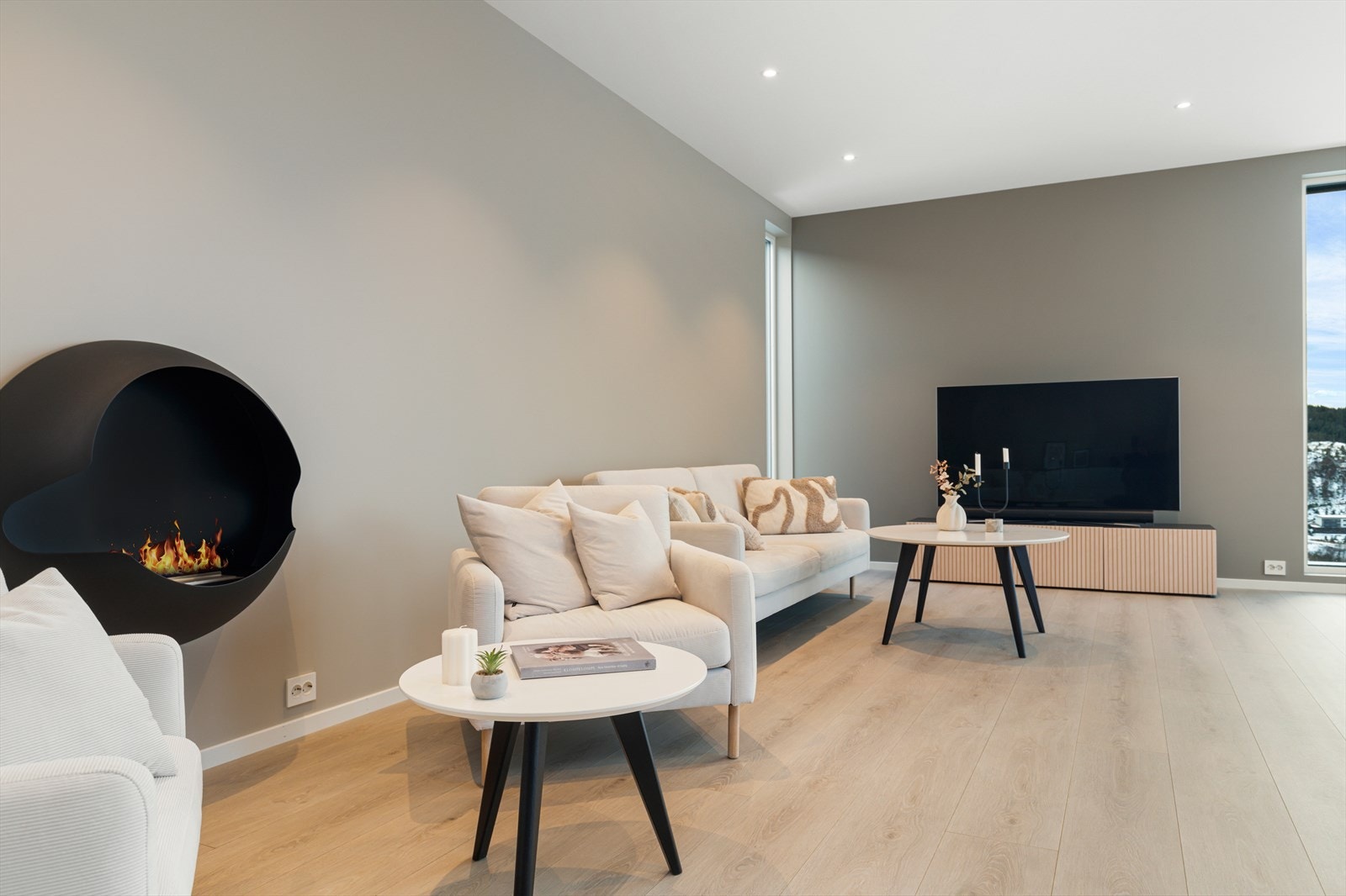 Biopeis (Vauni Cupola Stellar) med sikkerhetssertifiserte funksjoner, justerbar flamme og varmeeffekt på ca. 2 kW. Galleribilde