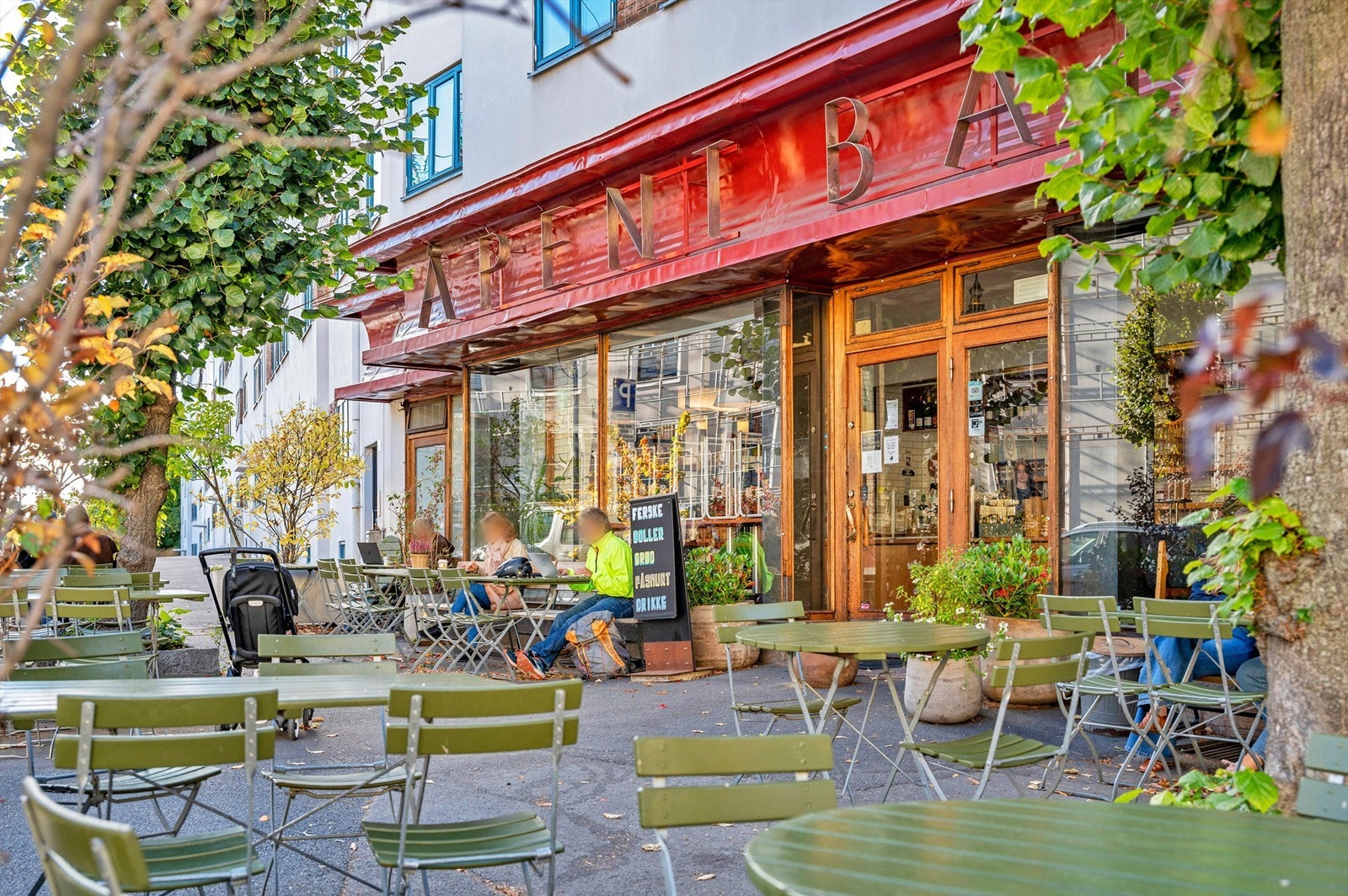 Gode kaféer og serveringsteder finner du like ved boligen. Galleribilde