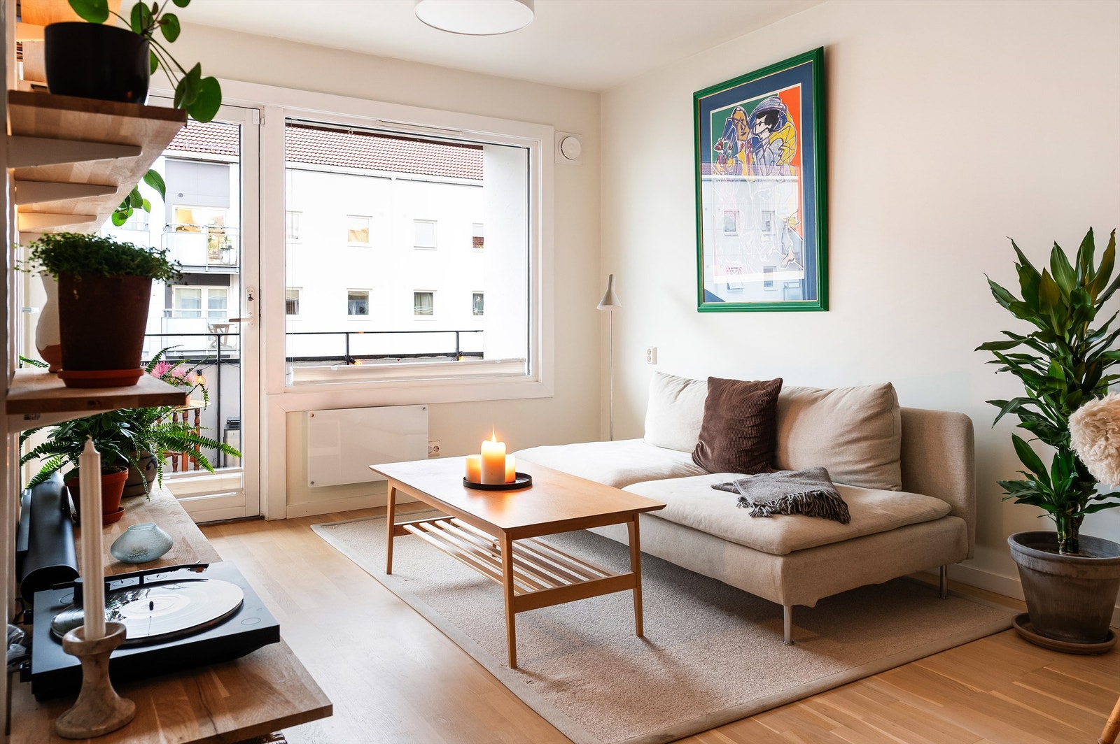 Tom Martinsen v/ Krogsveen har gleden av å presentere Nils Huus' gate 19! En lekker og arealeffektiv 2-roms leilighet med attraktiv beliggenhet på Sandaker. Galleribilde