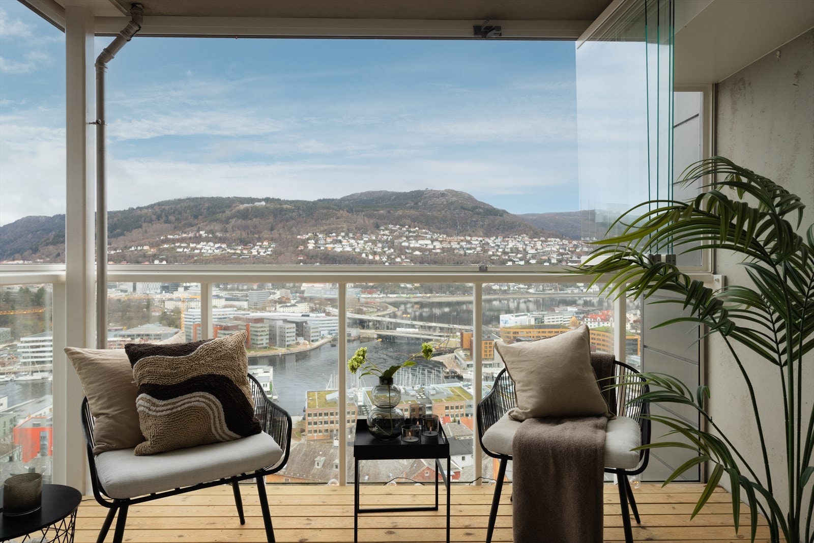 Balkongen er innglasset og måler ca. 13 m² Galleribilde