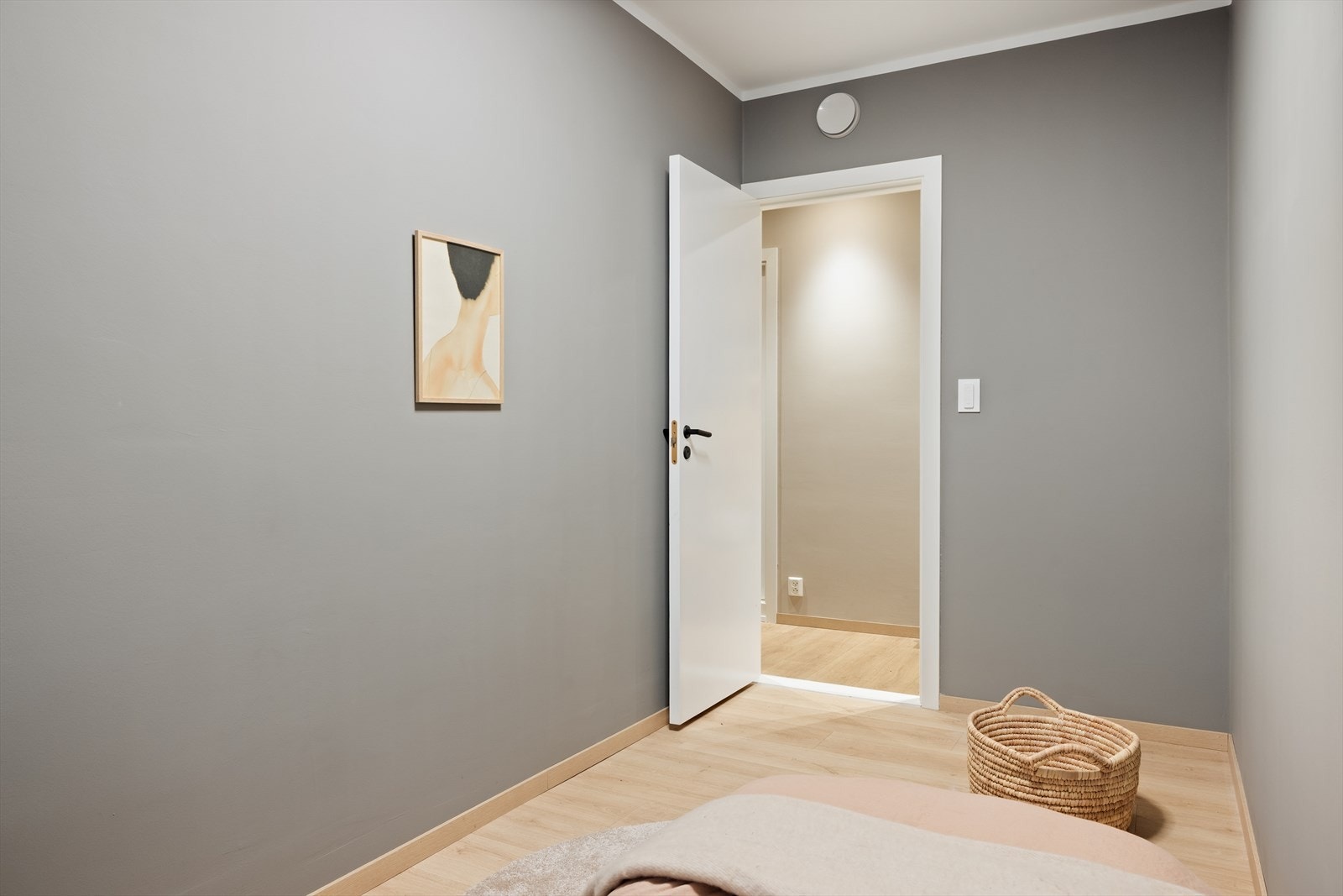 Soverom nummer to egner seg godt som barnerom, gjesterom eller hjemmekontor Galleribilde