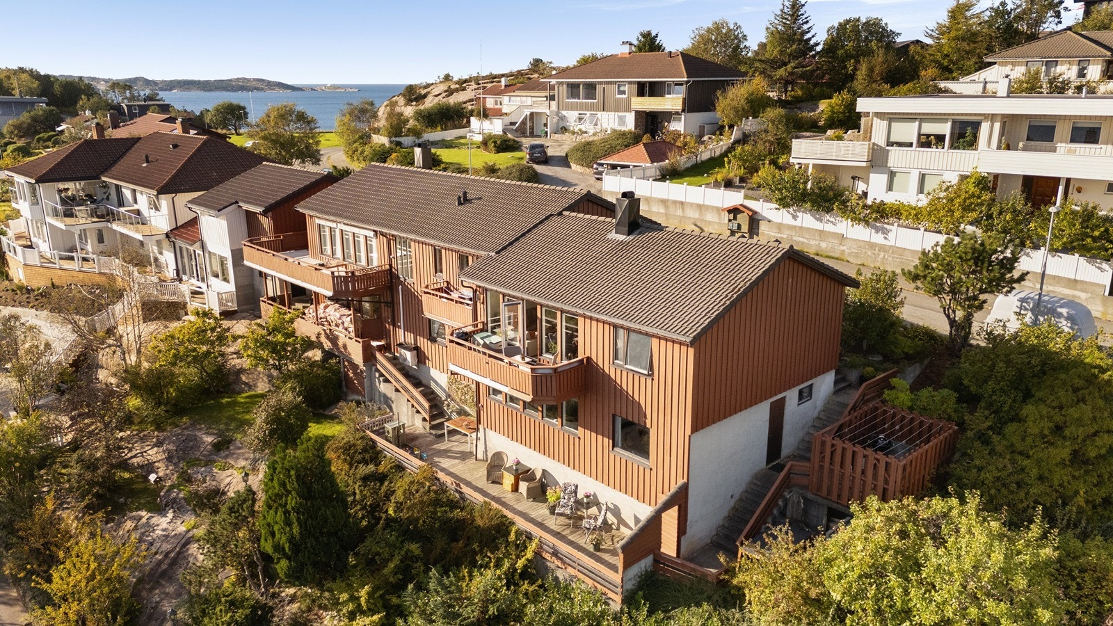 Flott beliggenhet på en en høyde i Skjærvaveien Galleribilde