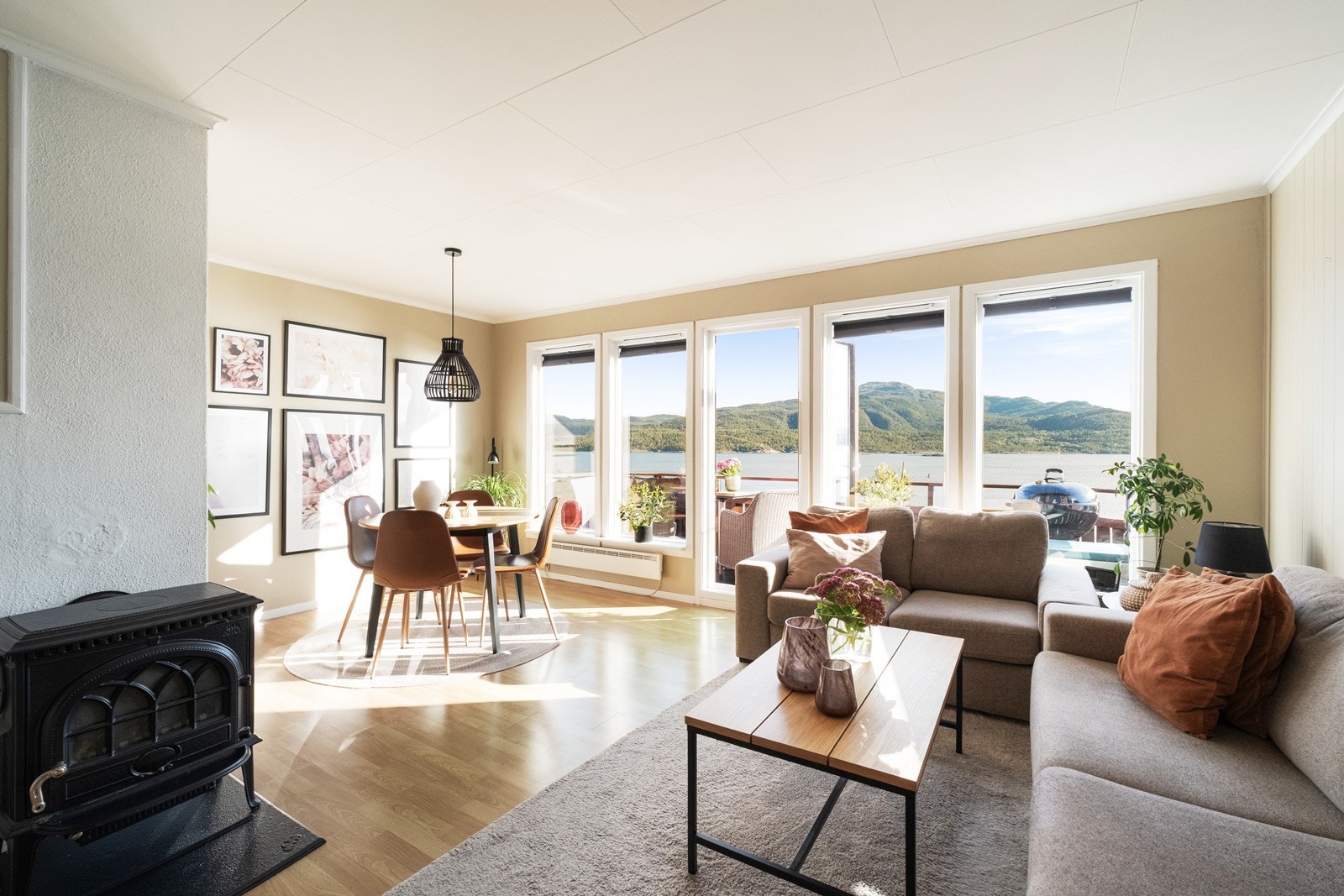 Vedovn er montert for peiskos og kalde vinterkvelder. Galleribilde