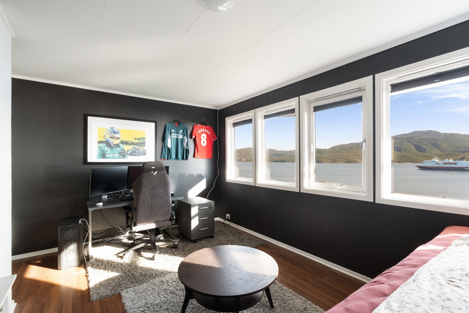 Også i underetasjen har denne eiendommen fantastisk utsikt! Galleribilde