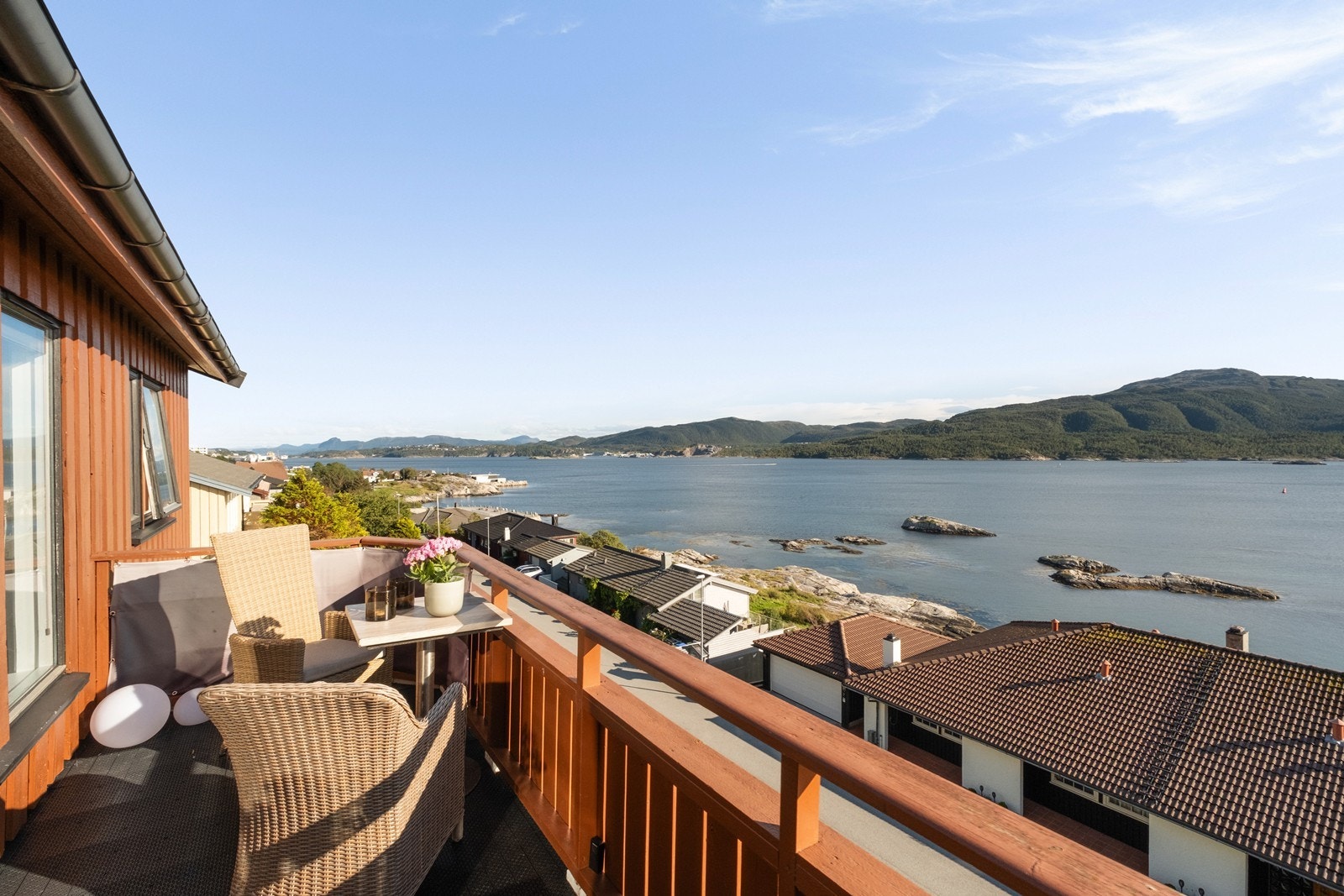 Fra verandaen har man panoramautsikt mot Bolgsvaet! Galleribilde