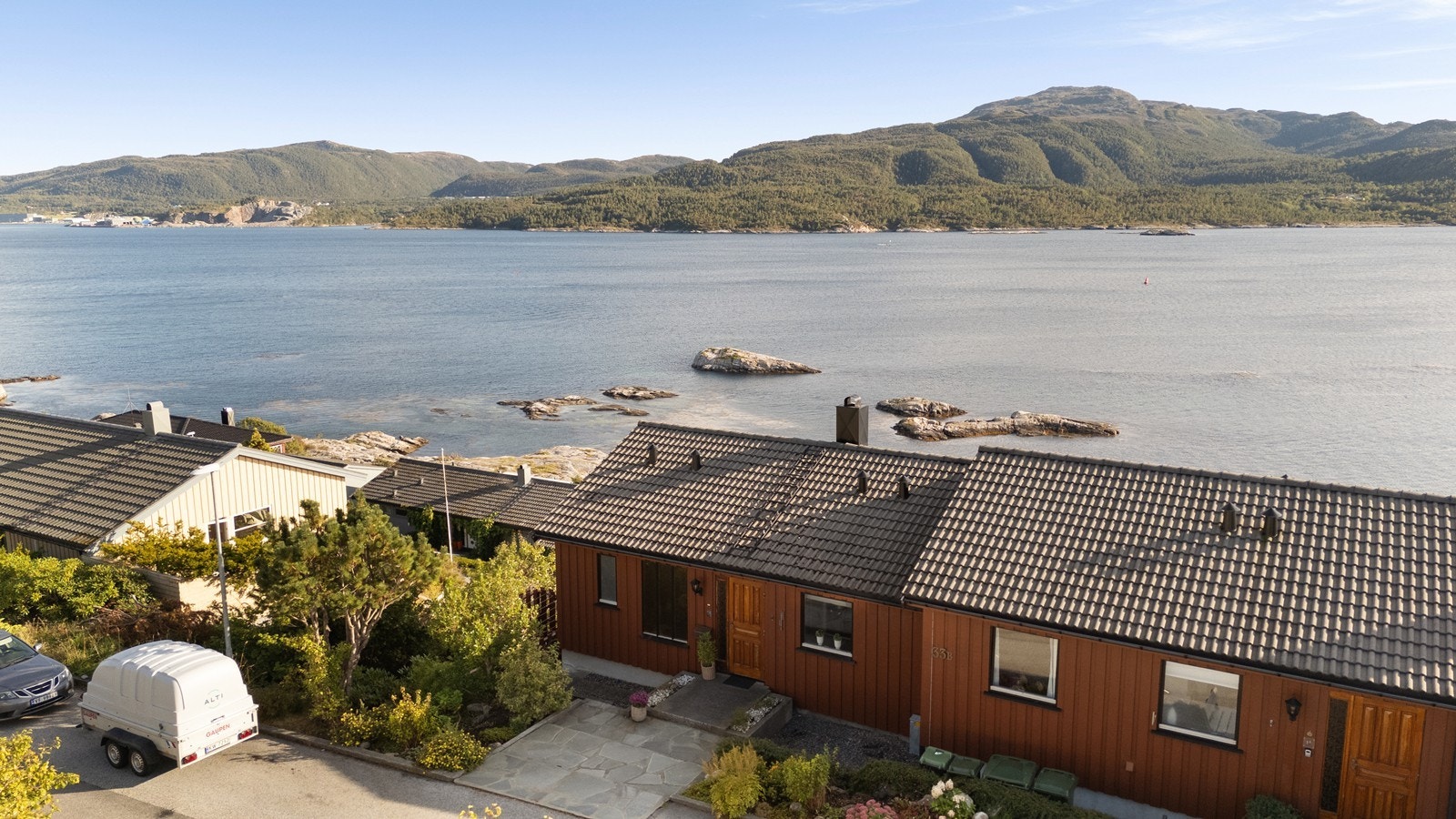 Boligens beliggenhet gir enkel tilgang til vakker landskap og natur. Galleribilde