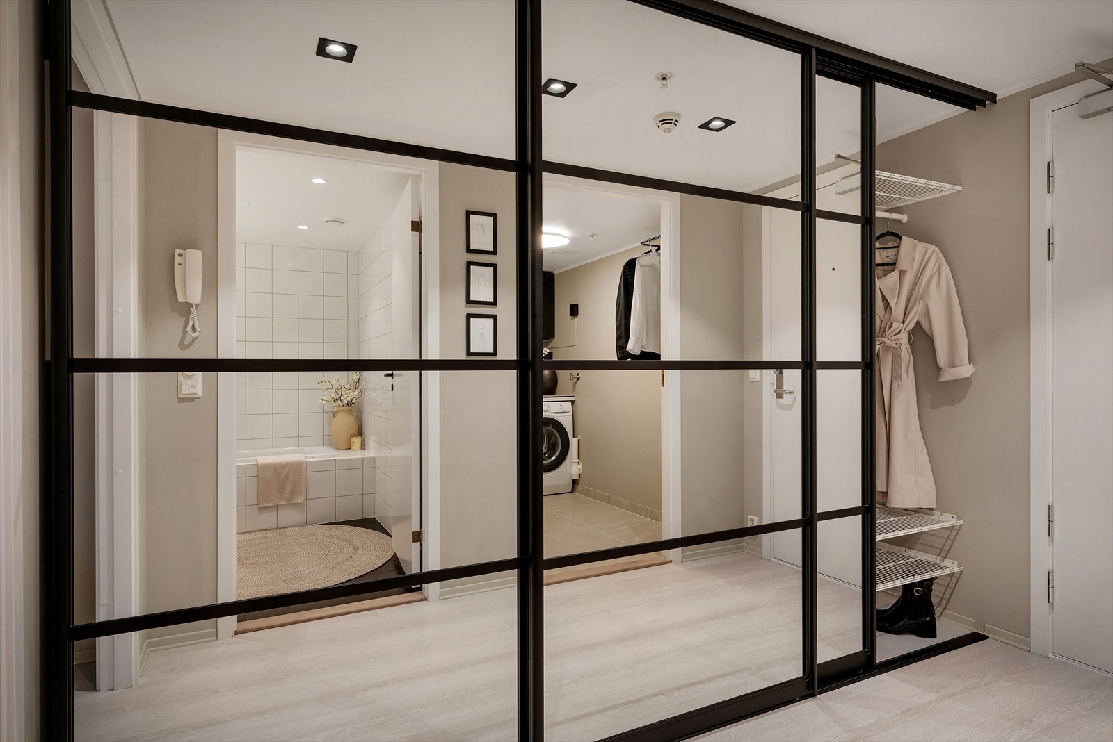 - Nye, skap og skyvedører i gangen fra 2023 med gode lagringsløsninger. Verdifullt - Galleribilde