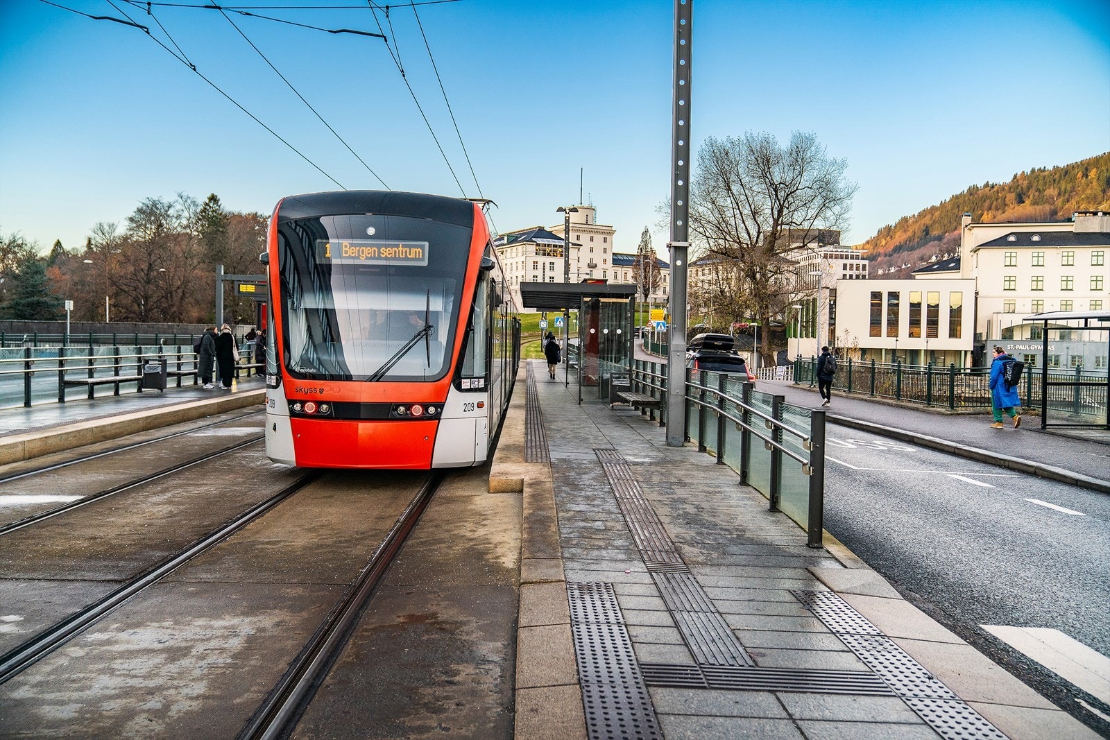 - Nærmeste bybanestopp som tar deg raskt til Bergen sentrum eller Flesland, finner du 10 minutters gange unna - Galleribilde