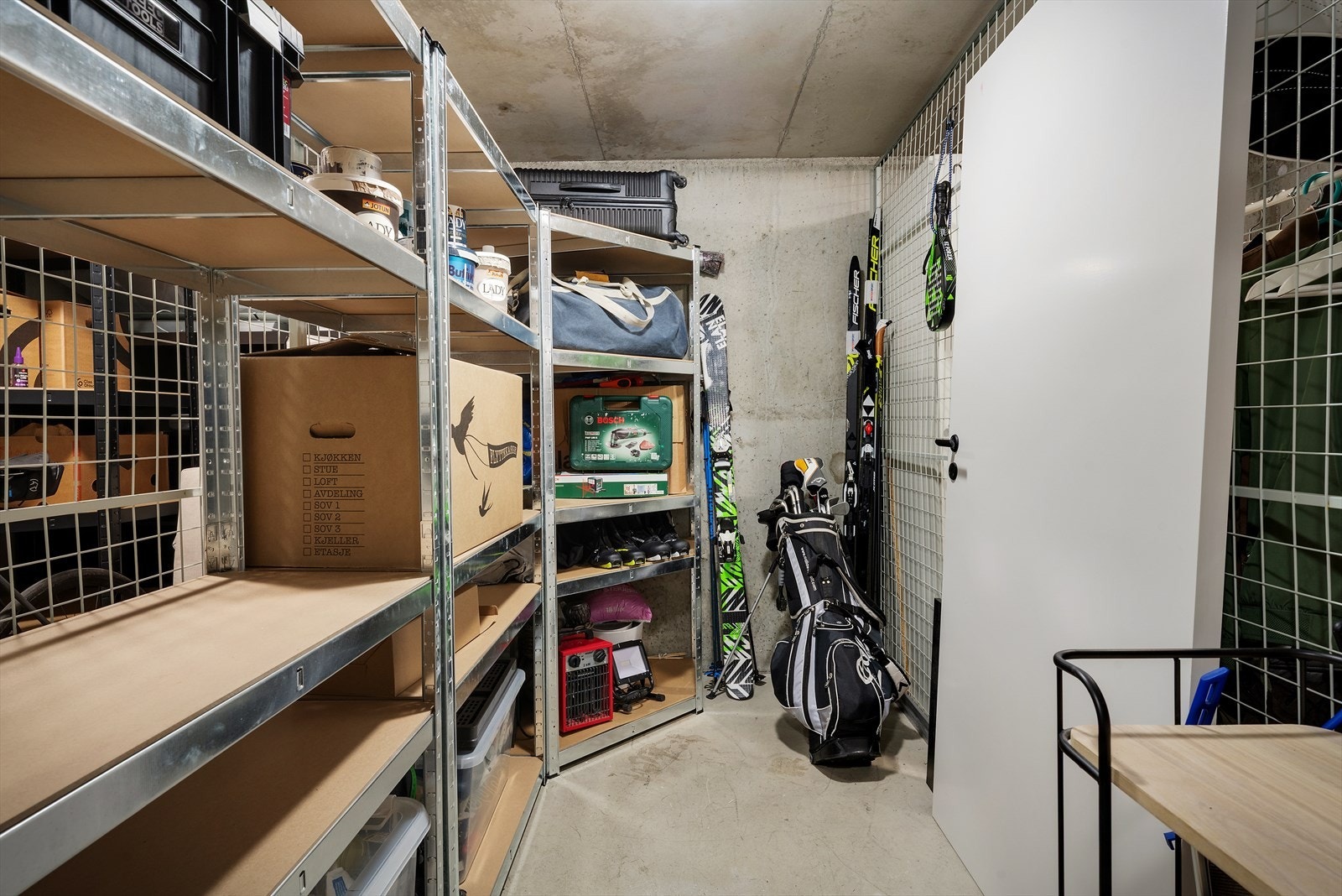 - Leiligheten disponerer og separat bod i kjeller på 5m² - Galleribilde