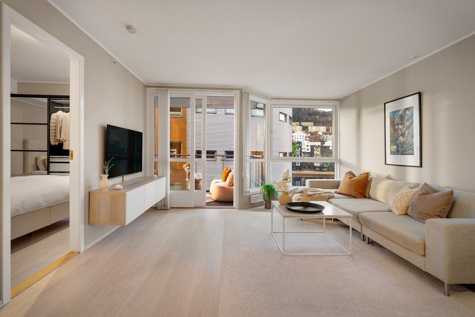 - Innvendig holder leiligheten en lekker, innflytningsklar standard - Galleribilde