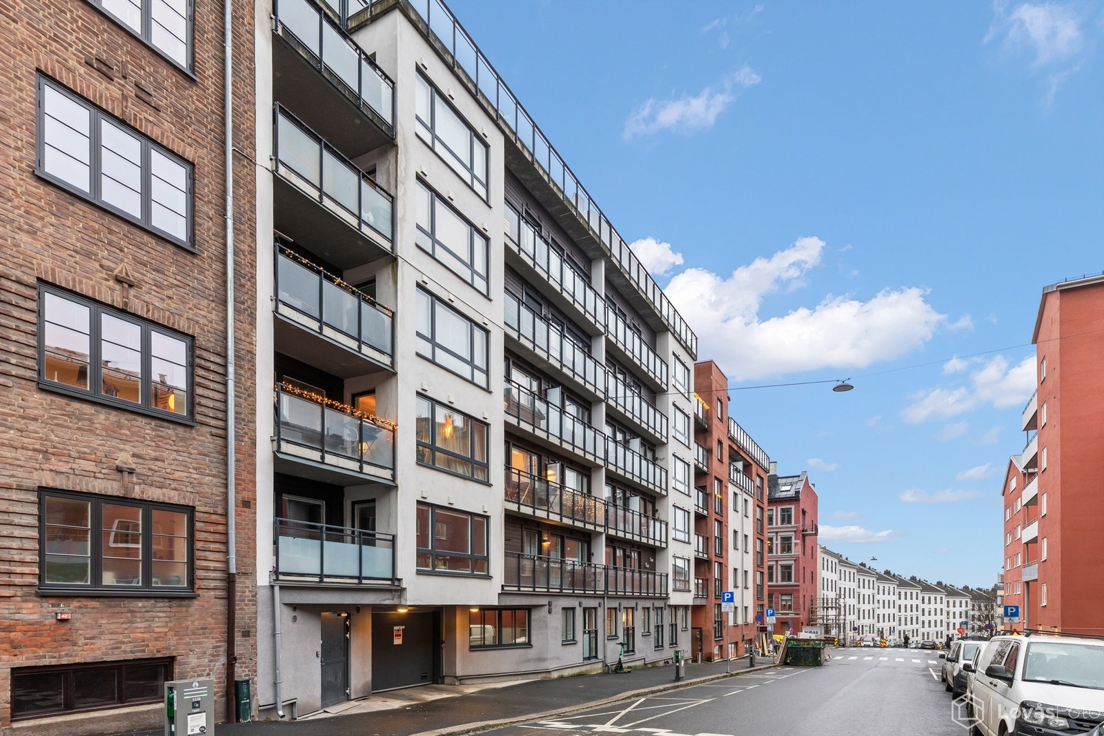 Leiligheten har en attraktiv beliggenhet i populære Iladalen. Her bor du i en rolig gate, samtidig som Alexander Kiellands plass og byens pulserende tilbud er rett rundt hjørnet. Galleribilde