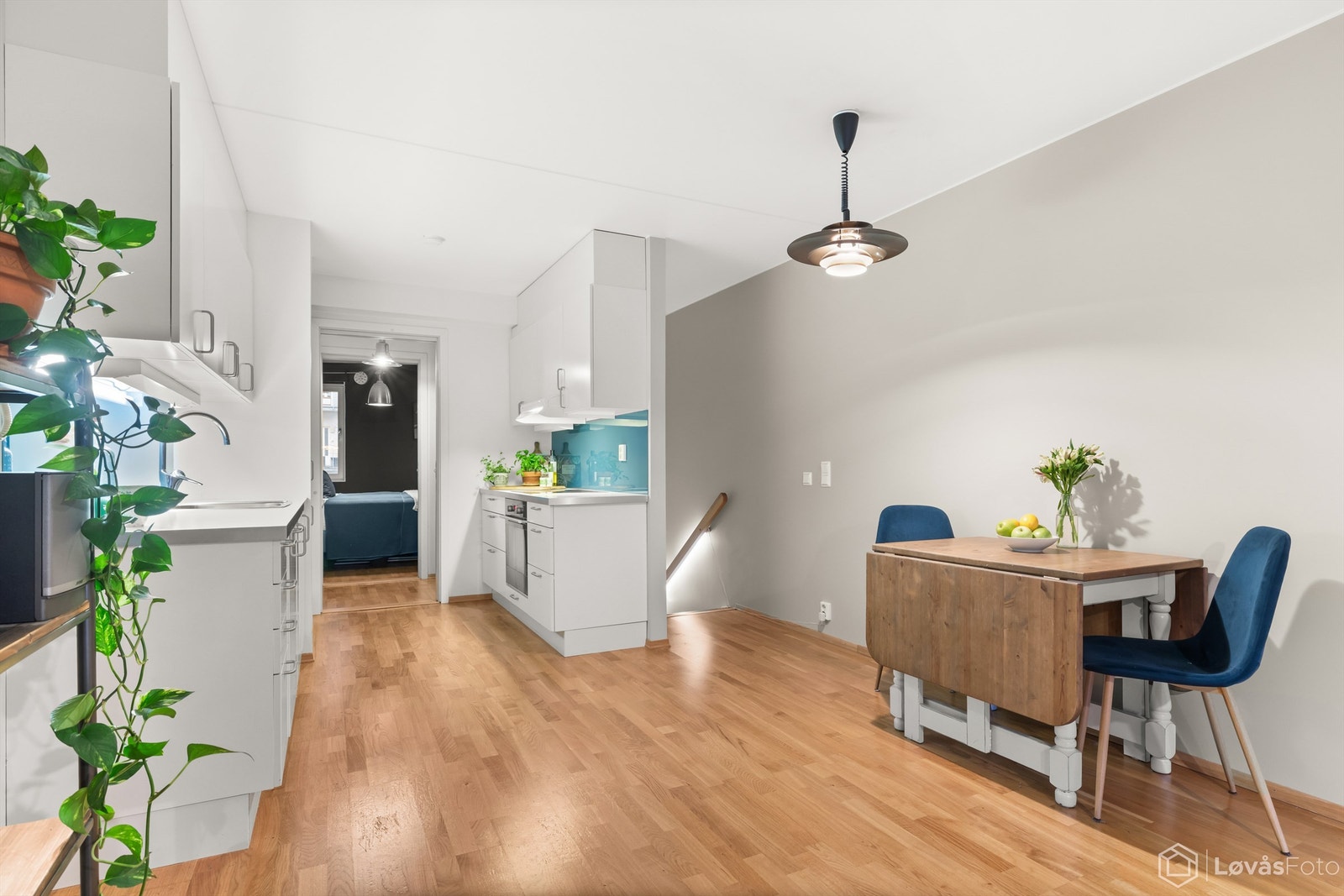 Det er god plass til et generøst spisebord - perfekt for langbord når du inviterer til fest. Galleribilde