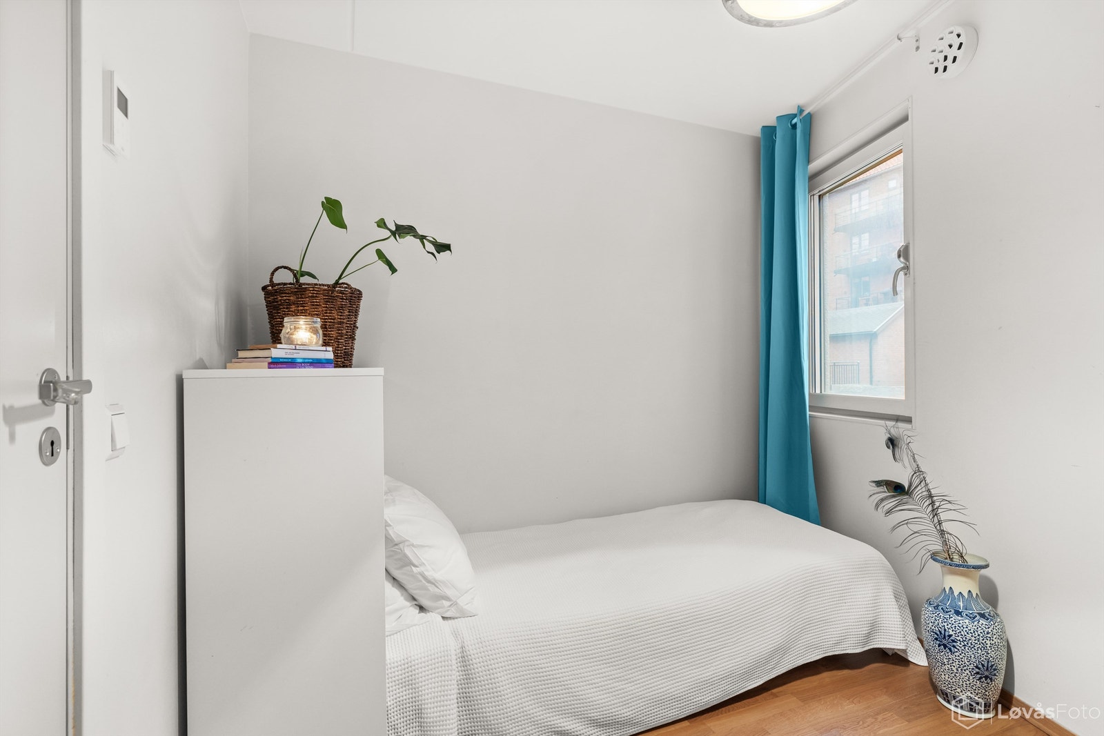 Også dette soverommet vender inn mot stille og skjermet bakgård. Galleribilde