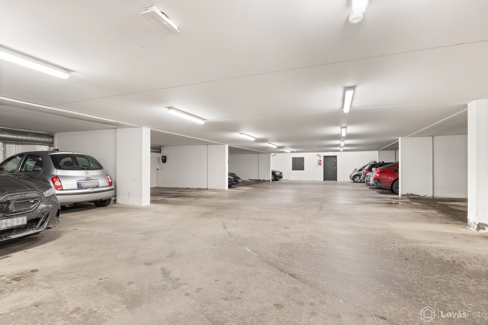 Det er mulighet for kjøp av garasjeplass (37) med el-bil lader for kr 500.000,-. Direkte adkomst fra/til garasjen til leilighetsplanet. Galleribilde