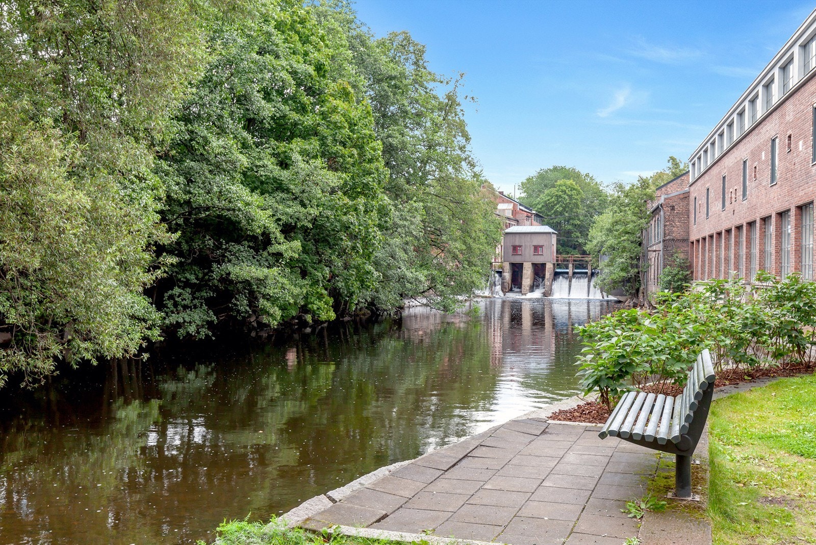 Området er preget av en spennende blanding av gammel industrihistorie og moderne byliv. Galleribilde