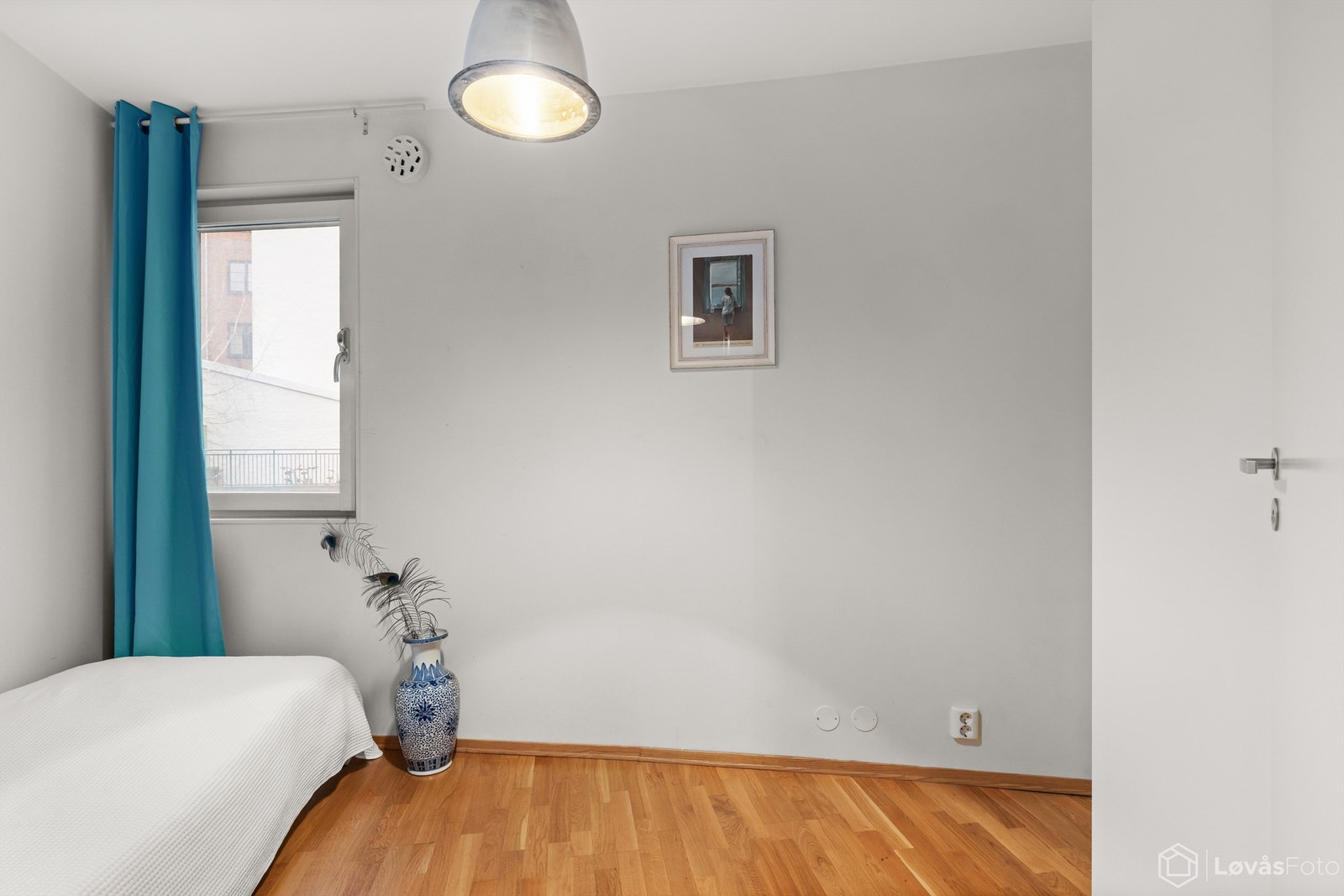 I denne etasjen finner du leilighetens andre soverom. Et koselig rom med skapplass. Galleribilde