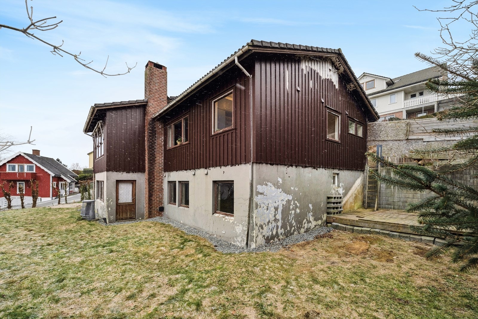 Boligen ligger fint til i et familievennlig og rolig boligområde på Haugabakka. Galleribilde