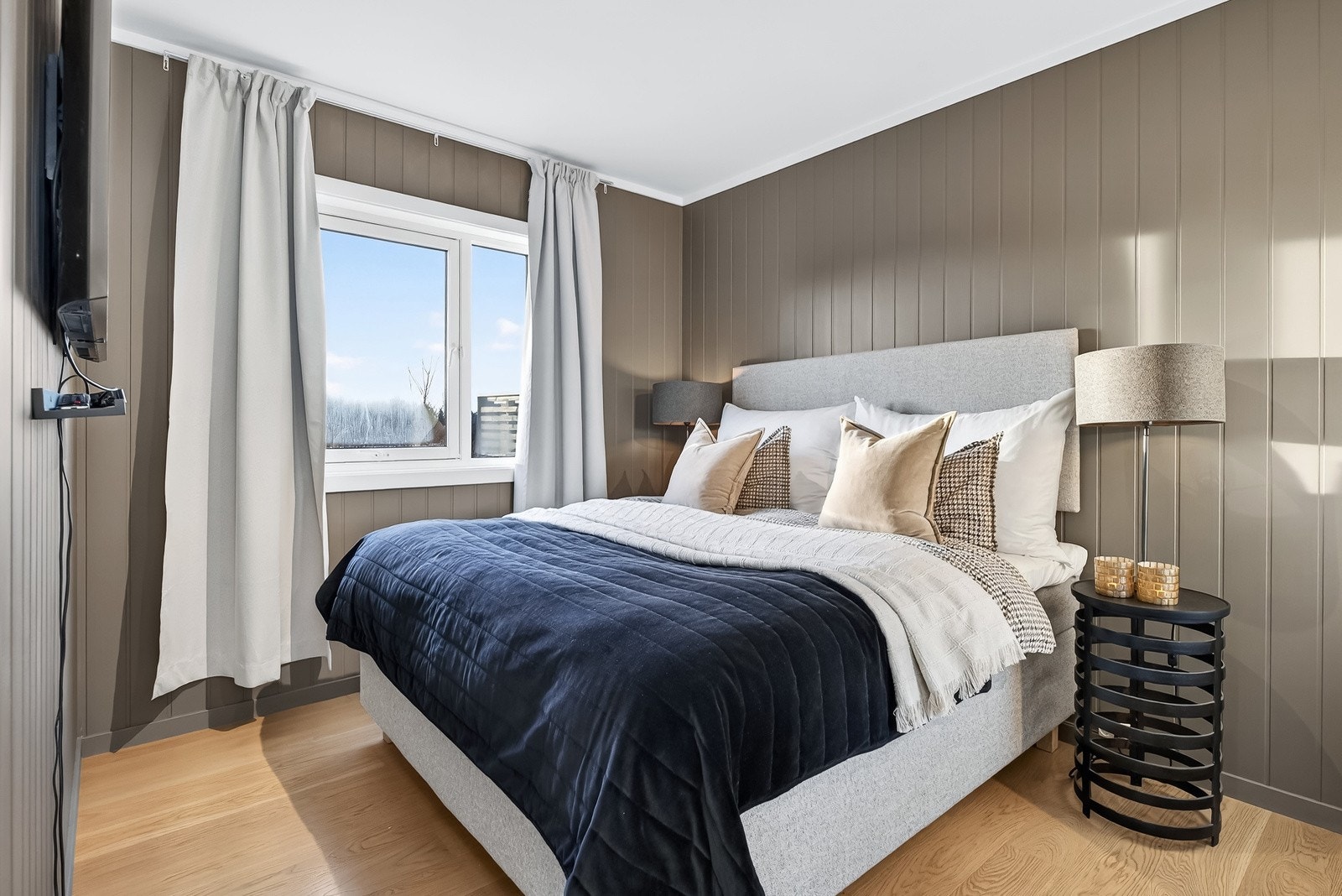 Romslig hovedsoverom med god plass til dobbeltseng. Galleribilde