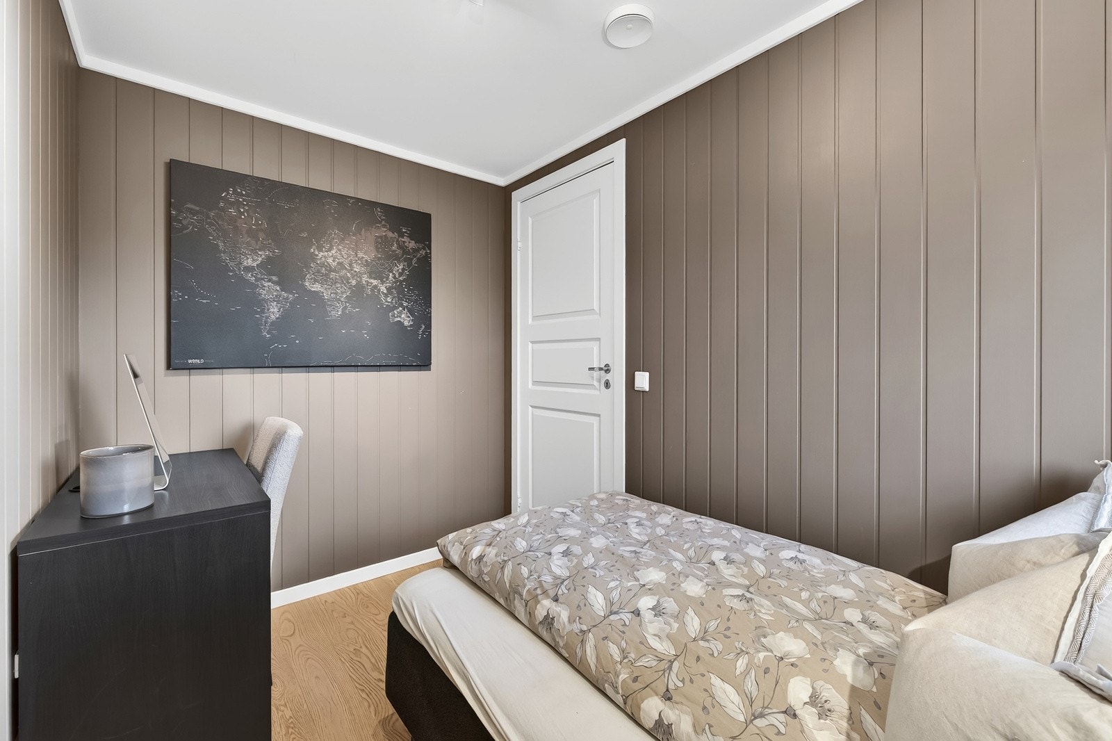 Plass til både en seng og en kontorplass. Galleribilde