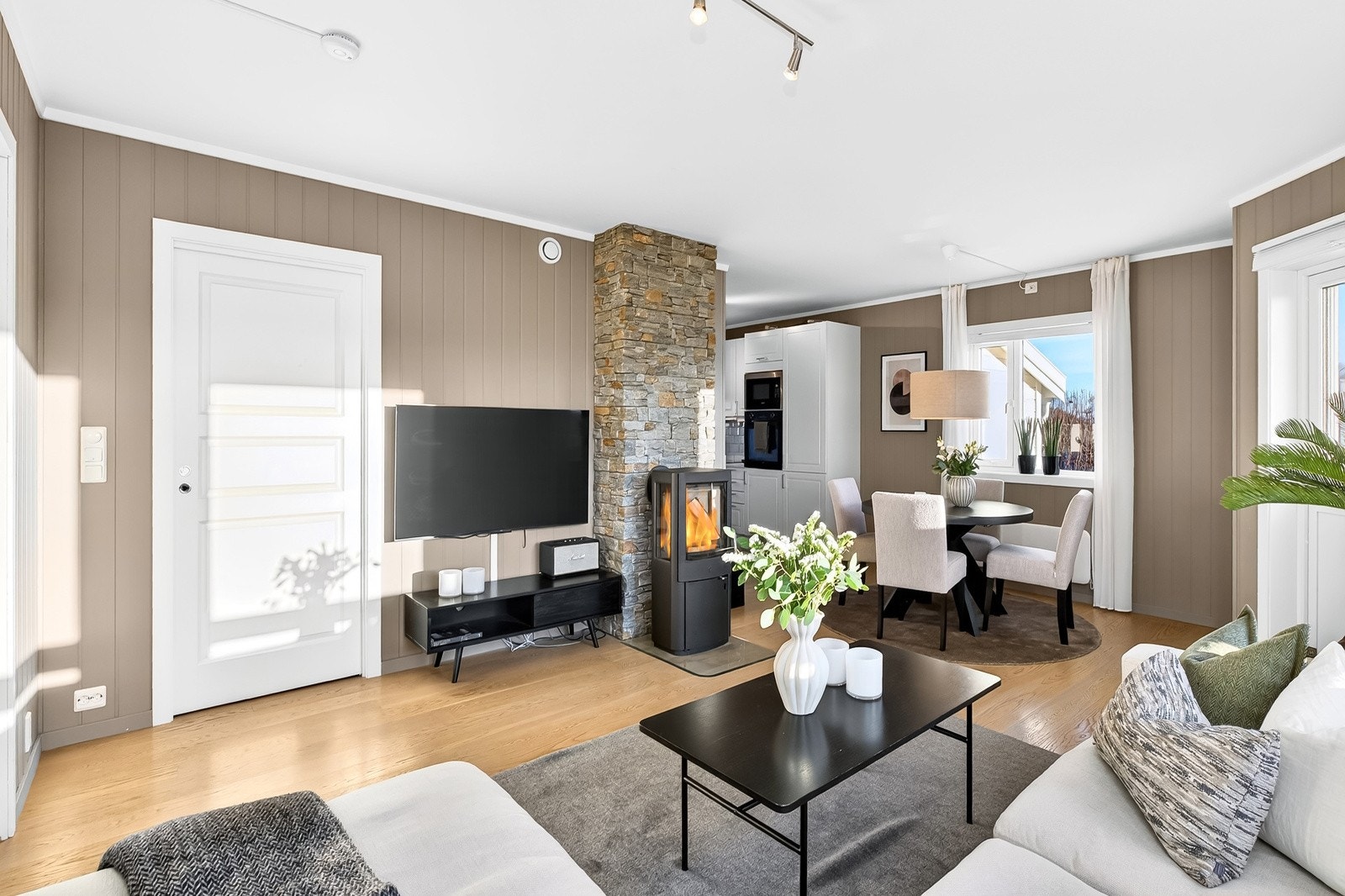 Velkommen inn til en lys og koselig leilighet. Galleribilde