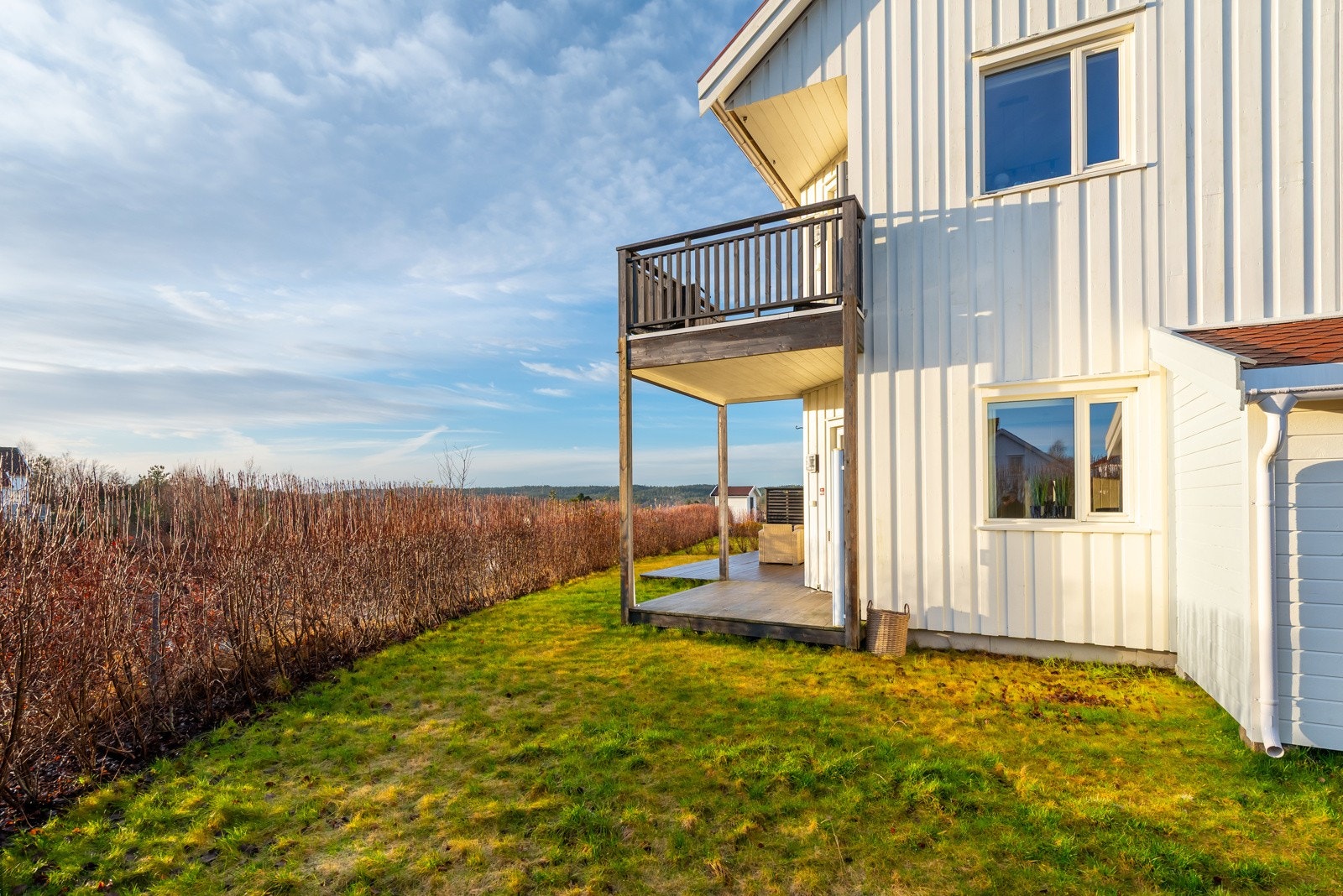 Herlig med plass ute til små selskaper eller sosisale sammenkomster. Galleribilde