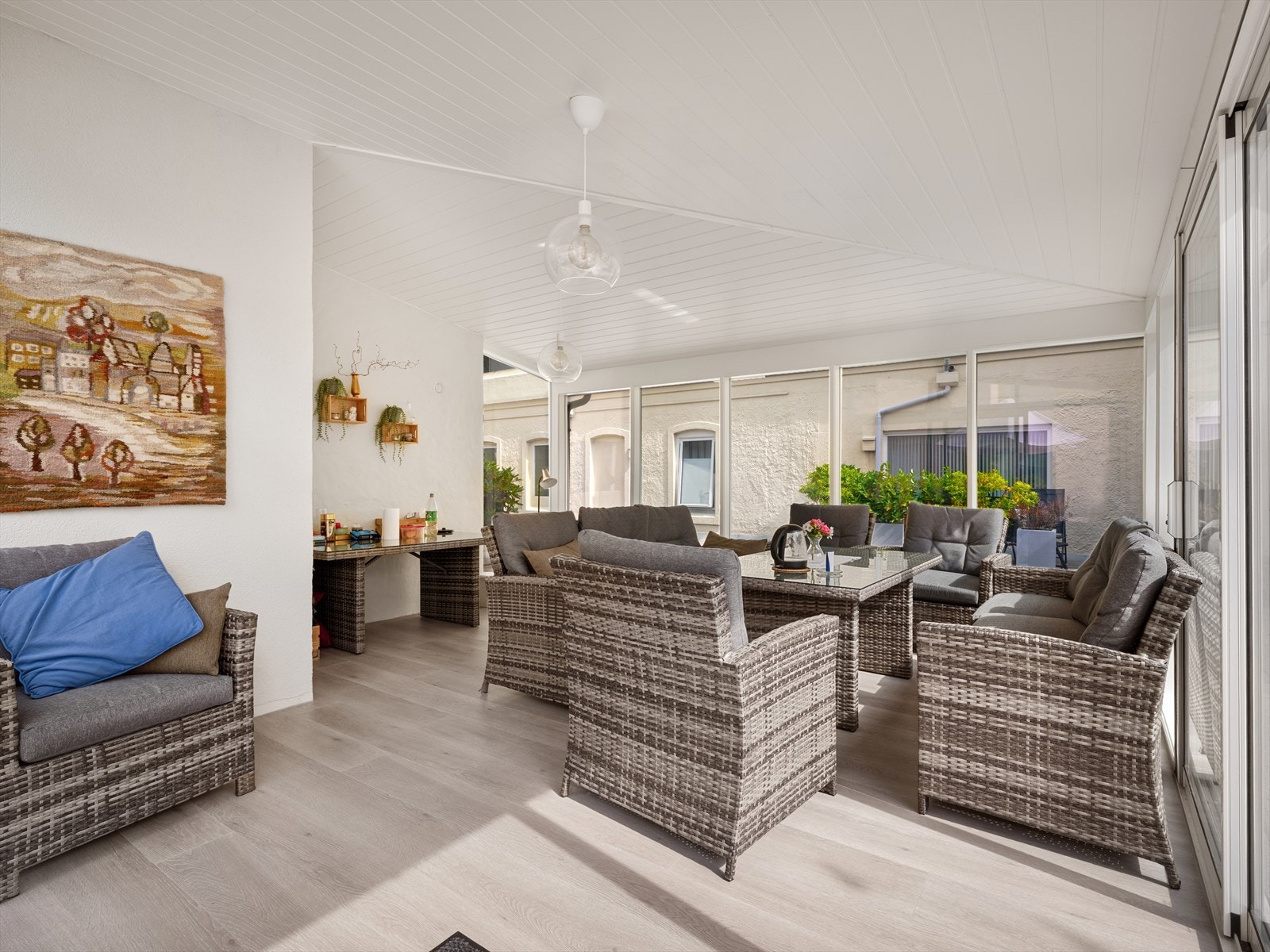 For øvrig store uteområderterrasser i fellesområdetatriumet til Huset vårt - i tillegg koselig utestue..jpg Galleribilde