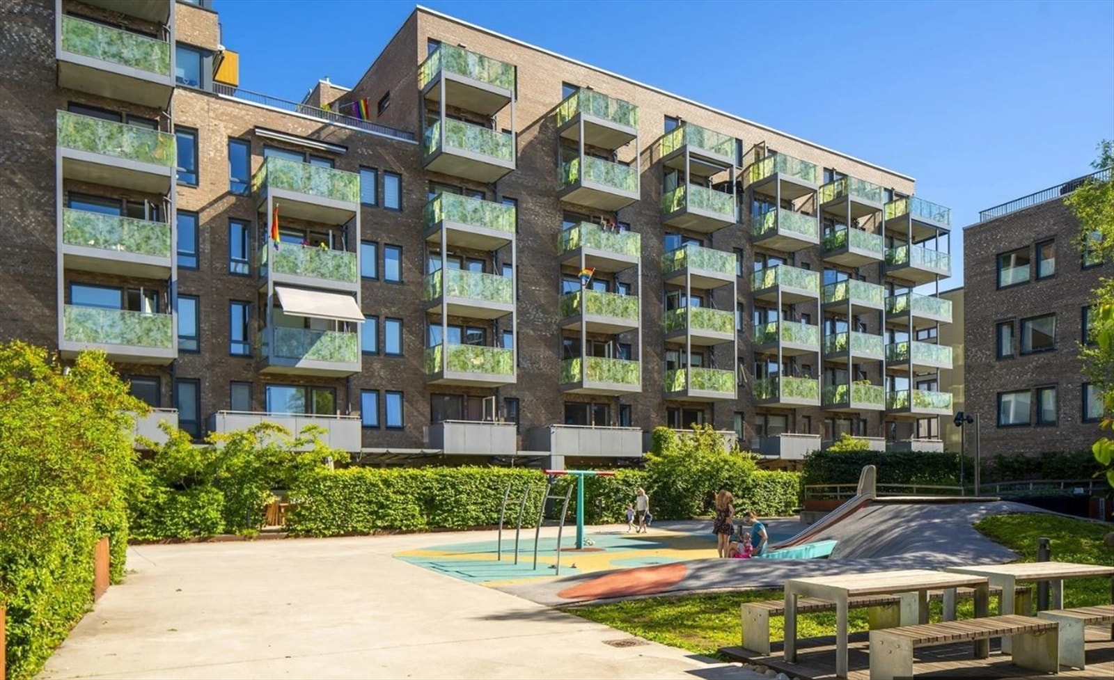 Hyggelig bakgård i sameiet. Galleribilde