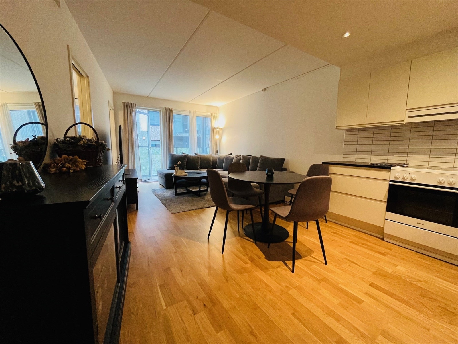 Fra kjøkken mot stue. Galleribilde