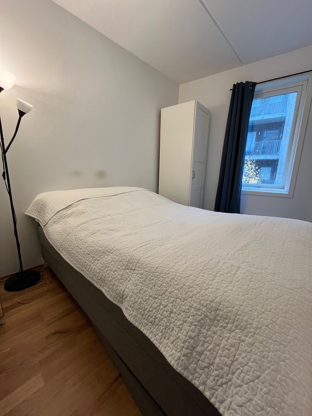 Soverom med plass til dobbeltseng. Galleribilde