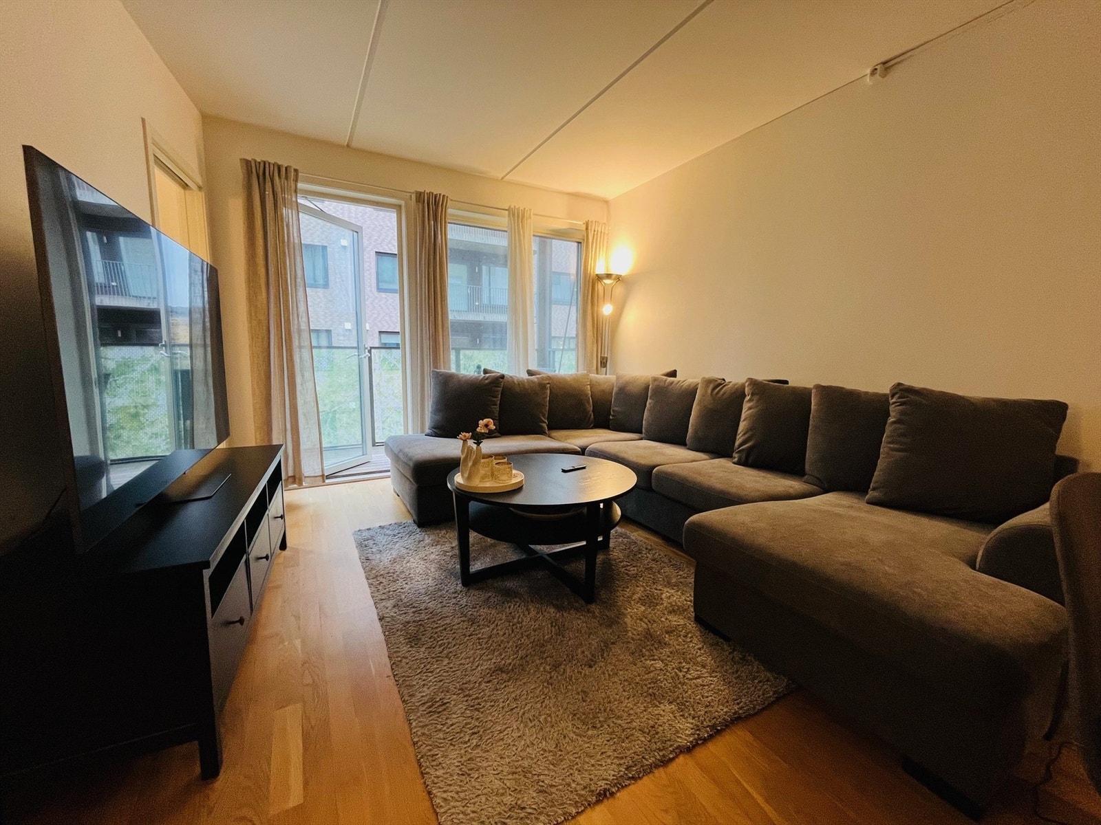 Hyggelig stue med utgang balkong. Galleribilde